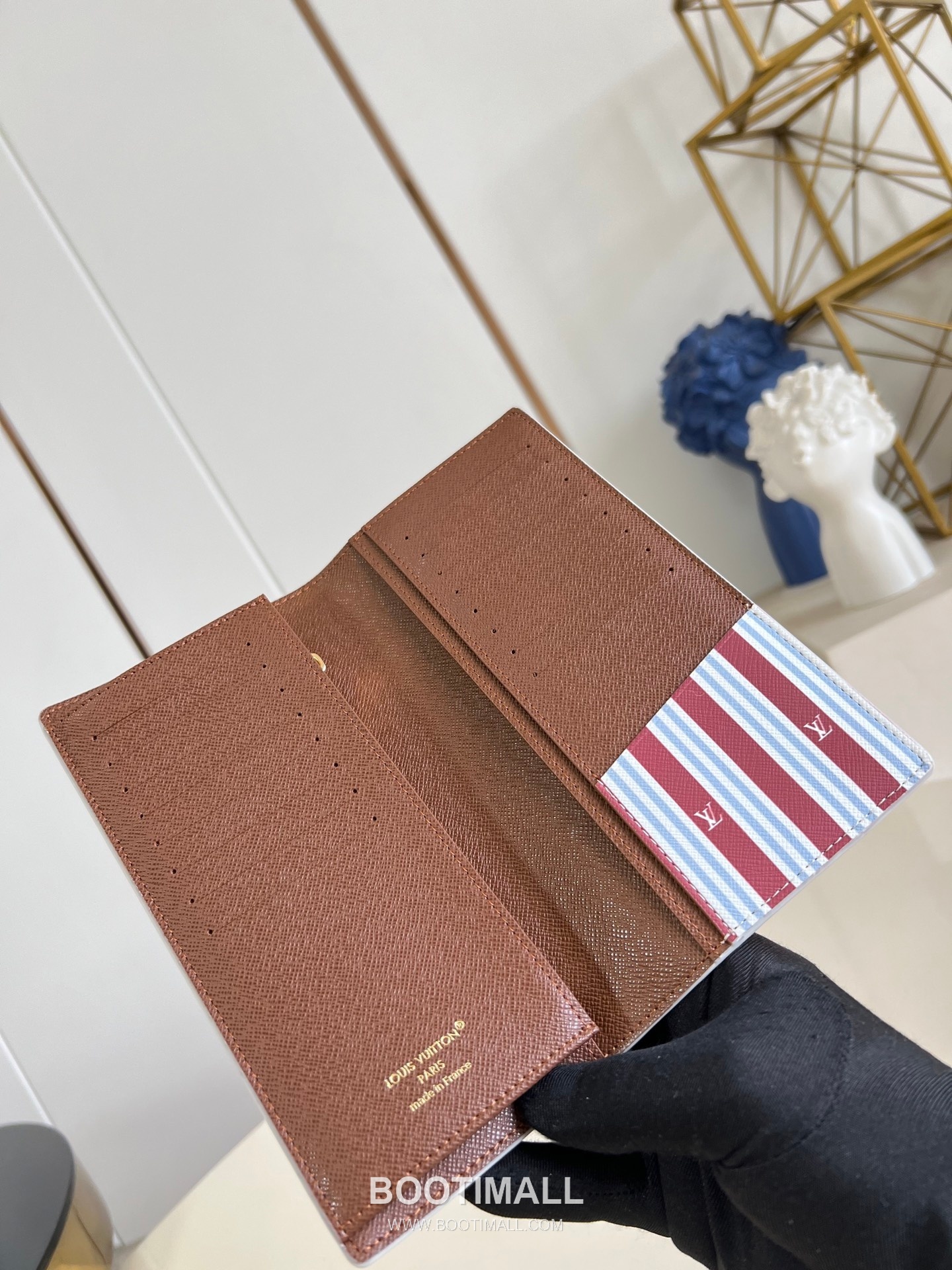 Louis Vuitton Brazza Monogram Eclipse Canvas Wallet with Zip Pocket Card Slot Detail 루이비통 브라짜 모노그램 이클립스 캔버스 장지갑 M15156 10cm 5