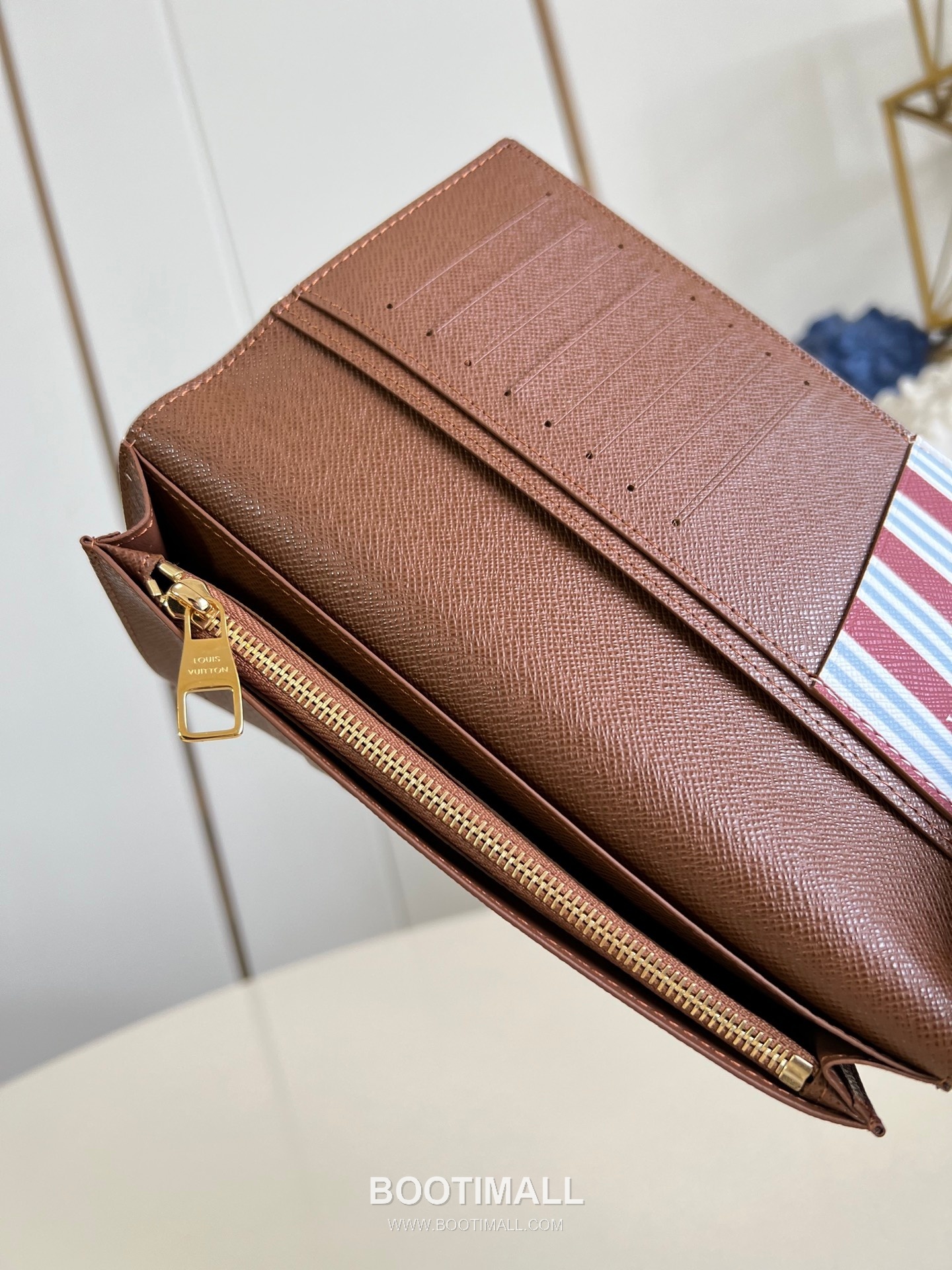 Louis Vuitton Brazza Monogram Eclipse Canvas Wallet with Zip Pocket Card Slot Detail 루이비통 브라짜 모노그램 이클립스 캔버스 장지갑 M15156 10cm 8