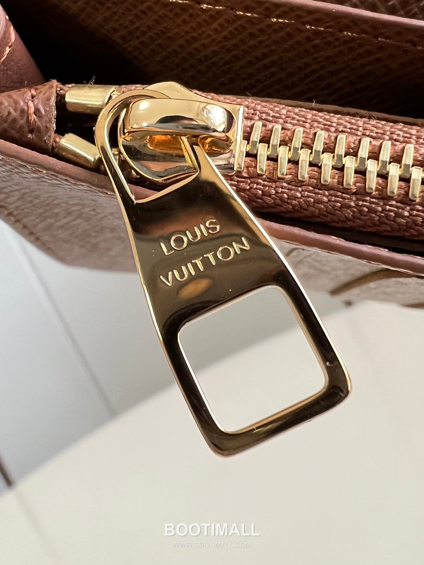 Louis Vuitton Brazza Monogram Eclipse Canvas Wallet with Zip Pocket Card Slot Detail 루이비통 브라짜 모노그램 이클립스 캔버스 장지갑 M15156 10cm 9