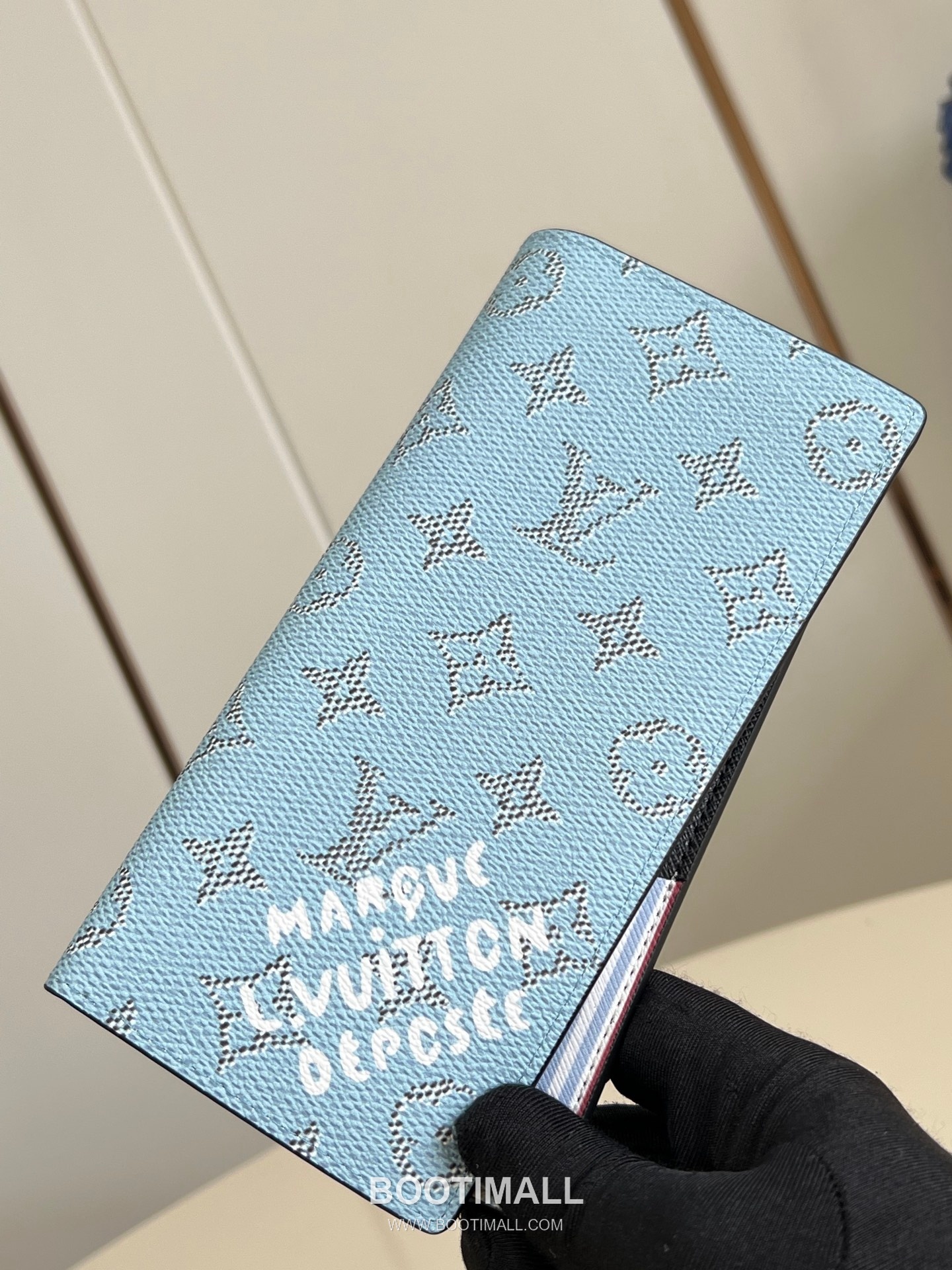 Louis Vuitton Brazza Monogram Eclipse Canvas Wallet with Zip Pocket Card Slot Detail 루이비통 브라짜 모노그램 이클립스 캔버스 장지갑 M15156 10cm 2