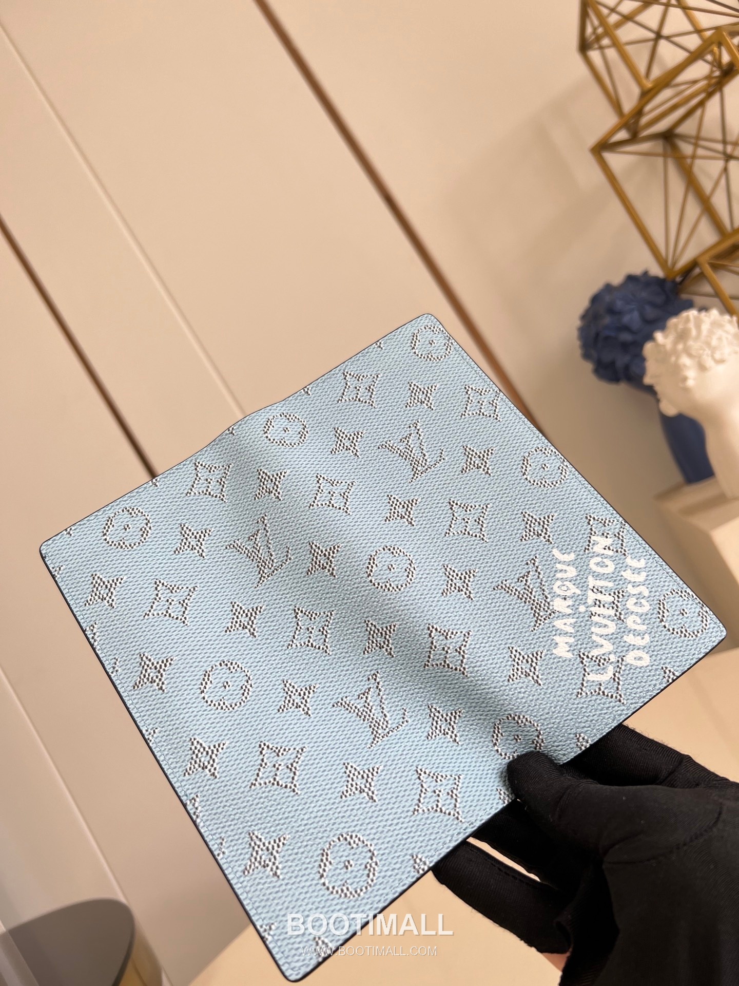 Louis Vuitton Brazza Monogram Eclipse Canvas Wallet with Zip Pocket Card Slot Detail 루이비통 브라짜 모노그램 이클립스 캔버스 장지갑 M15156 10cm 4