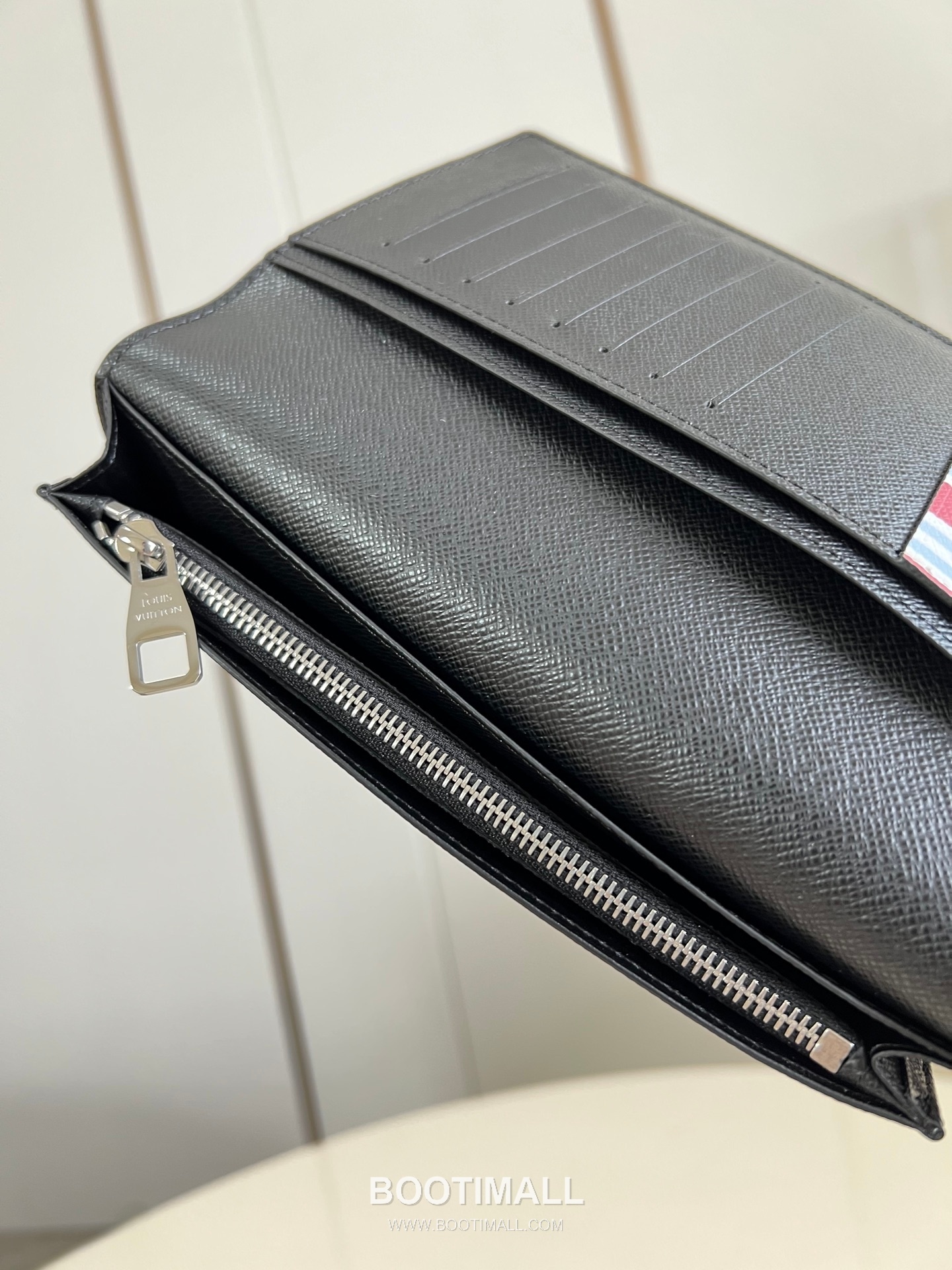 Louis Vuitton Brazza Monogram Eclipse Canvas Wallet with Zip Pocket Card Slot Detail 루이비통 브라짜 모노그램 이클립스 캔버스 장지갑 M15156 10cm 8