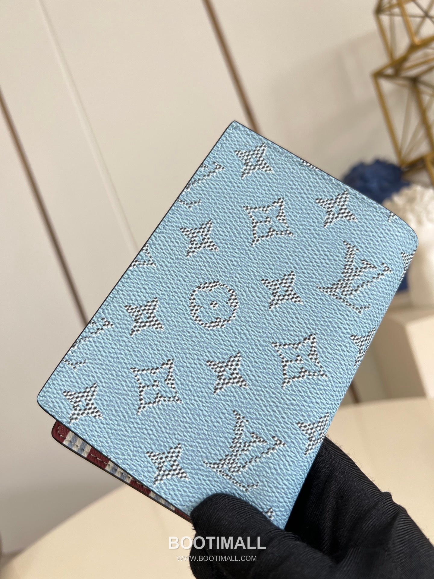 Louis Vuitton Monogram Eclipse Canvas Passport Cover with Card Slot Pocket Detail 루이비통 모노그램 이클립스 캔버스 여권지갑 M15075 10cm 3