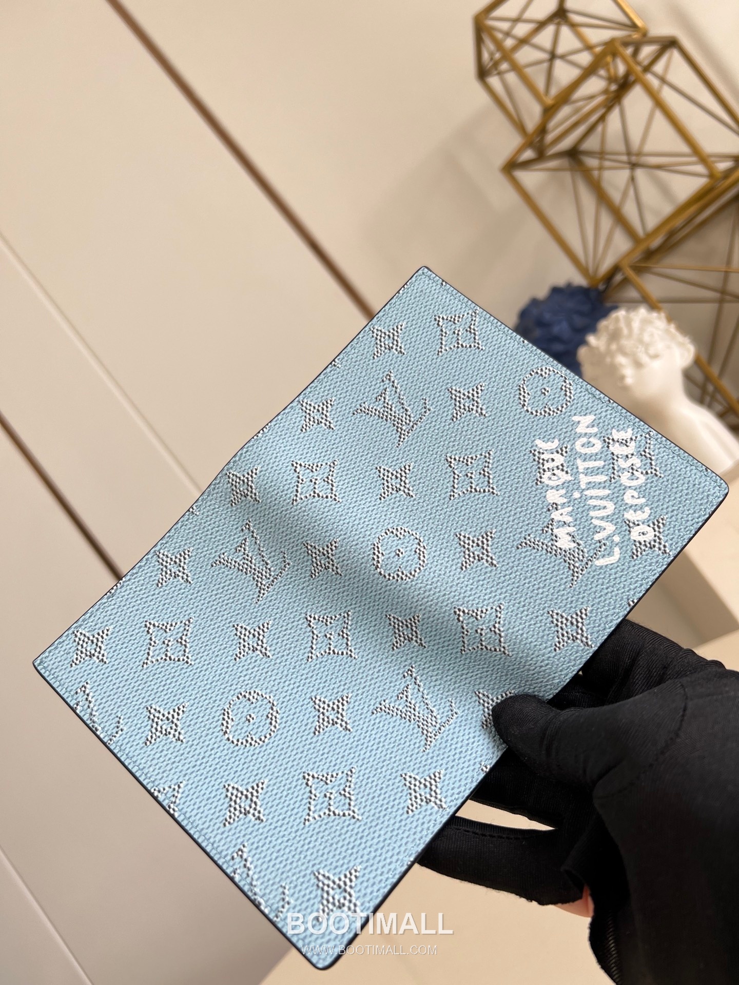 Louis Vuitton Monogram Eclipse Canvas Passport Cover with Card Slot Pocket Detail 루이비통 모노그램 이클립스 캔버스 여권지갑 M15075 10cm 4