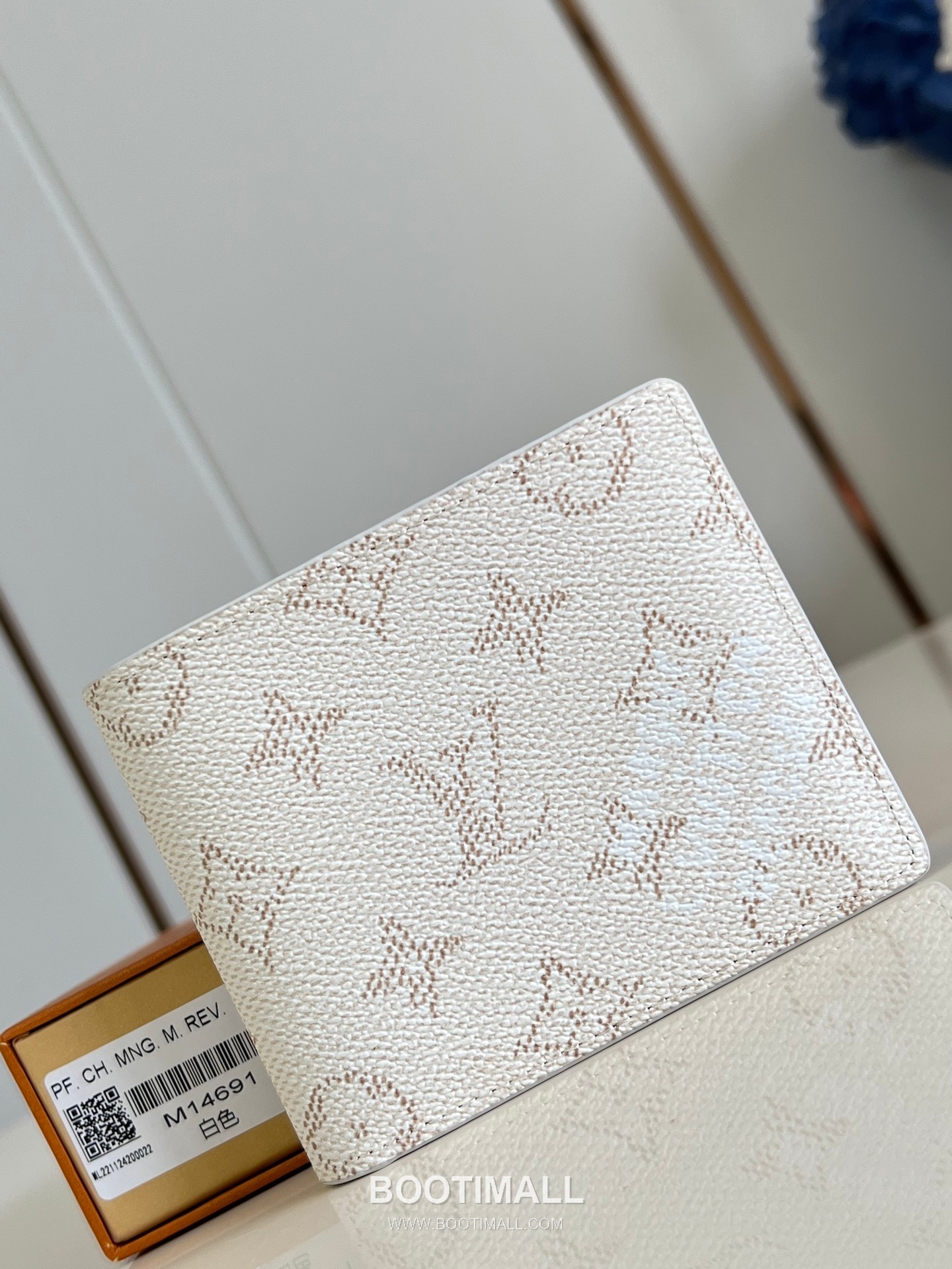 Louis Vuitton Multiple Monogram Canvas Wallet with Card Slot Pocket Detail 루이비통 멀티플 모노그램 캔버스 반지갑 M14691 11.5cm 1