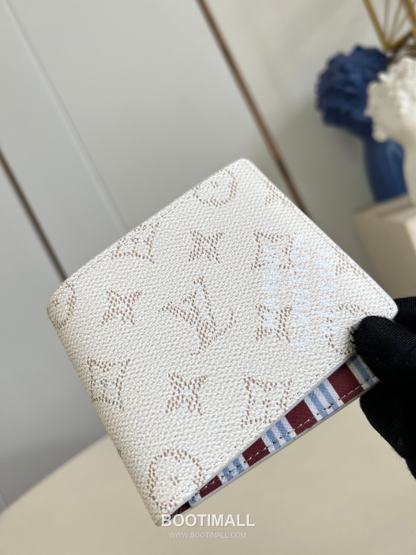 Louis Vuitton Multiple Monogram Canvas Wallet with Card Slot Pocket Detail 루이비통 멀티플 모노그램 캔버스 반지갑 M14691 11.5cm 2