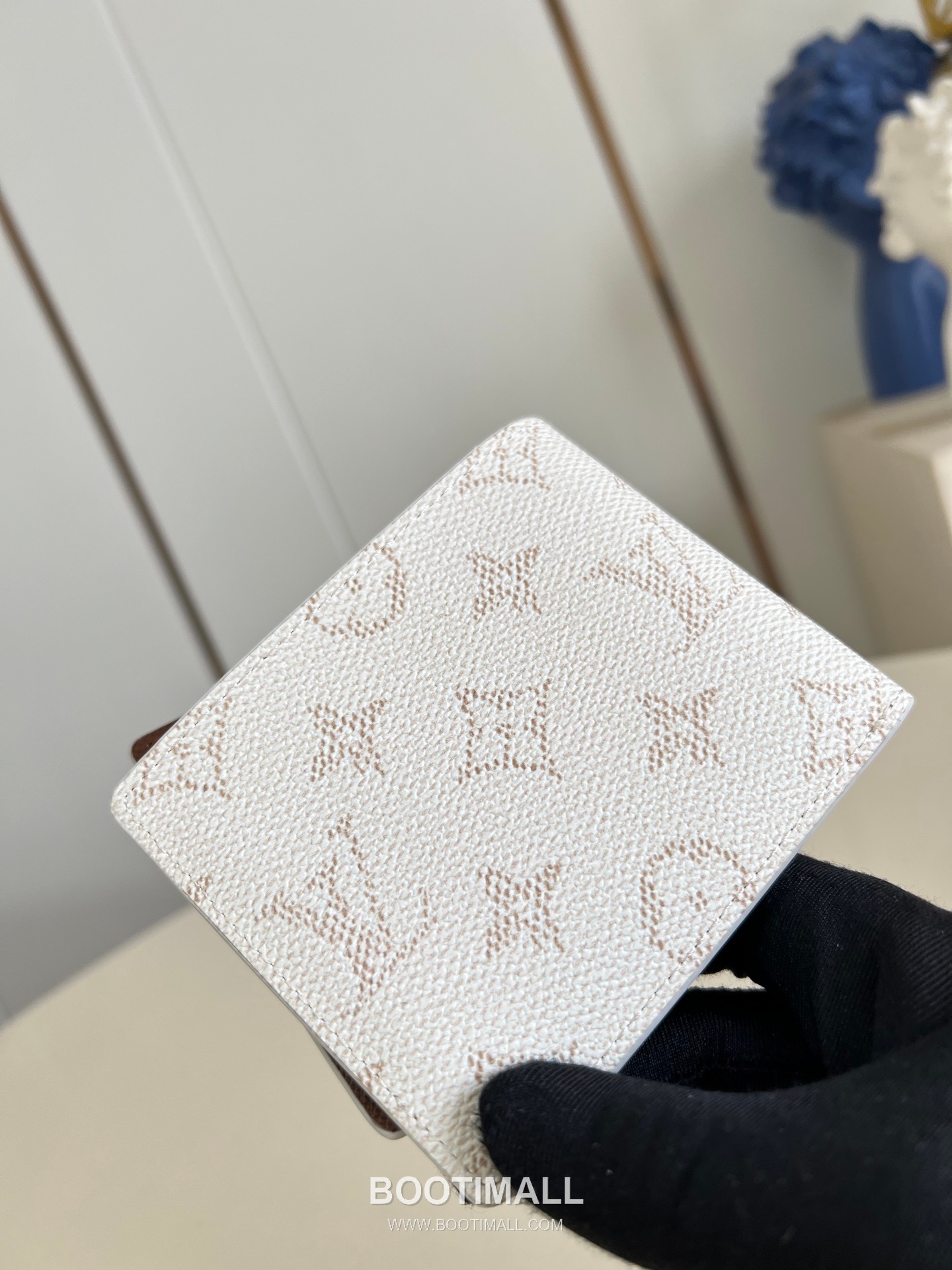 Louis Vuitton Multiple Monogram Canvas Wallet with Card Slot Pocket Detail 루이비통 멀티플 모노그램 캔버스 반지갑 M14691 11.5cm 3