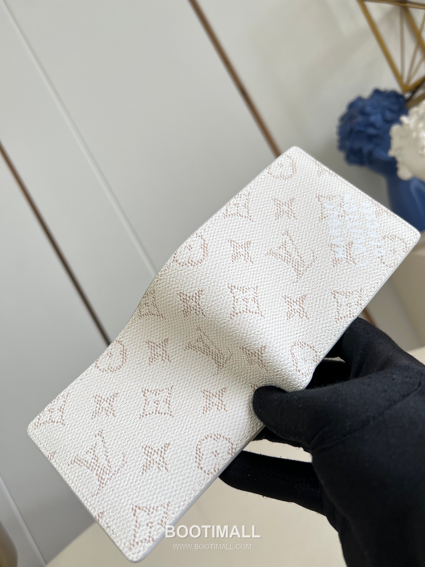 Louis Vuitton Multiple Monogram Canvas Wallet with Card Slot Pocket Detail 루이비통 멀티플 모노그램 캔버스 반지갑 M14691 11.5cm 4