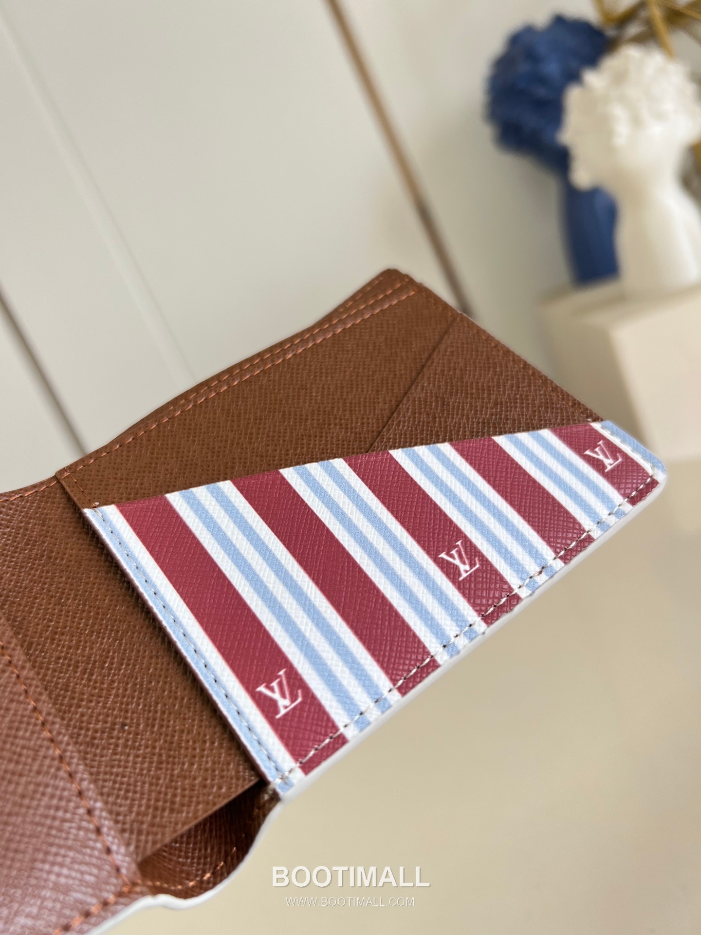 Louis Vuitton Multiple Monogram Canvas Wallet with Card Slot Pocket Detail 루이비통 멀티플 모노그램 캔버스 반지갑 M14691 11.5cm 7