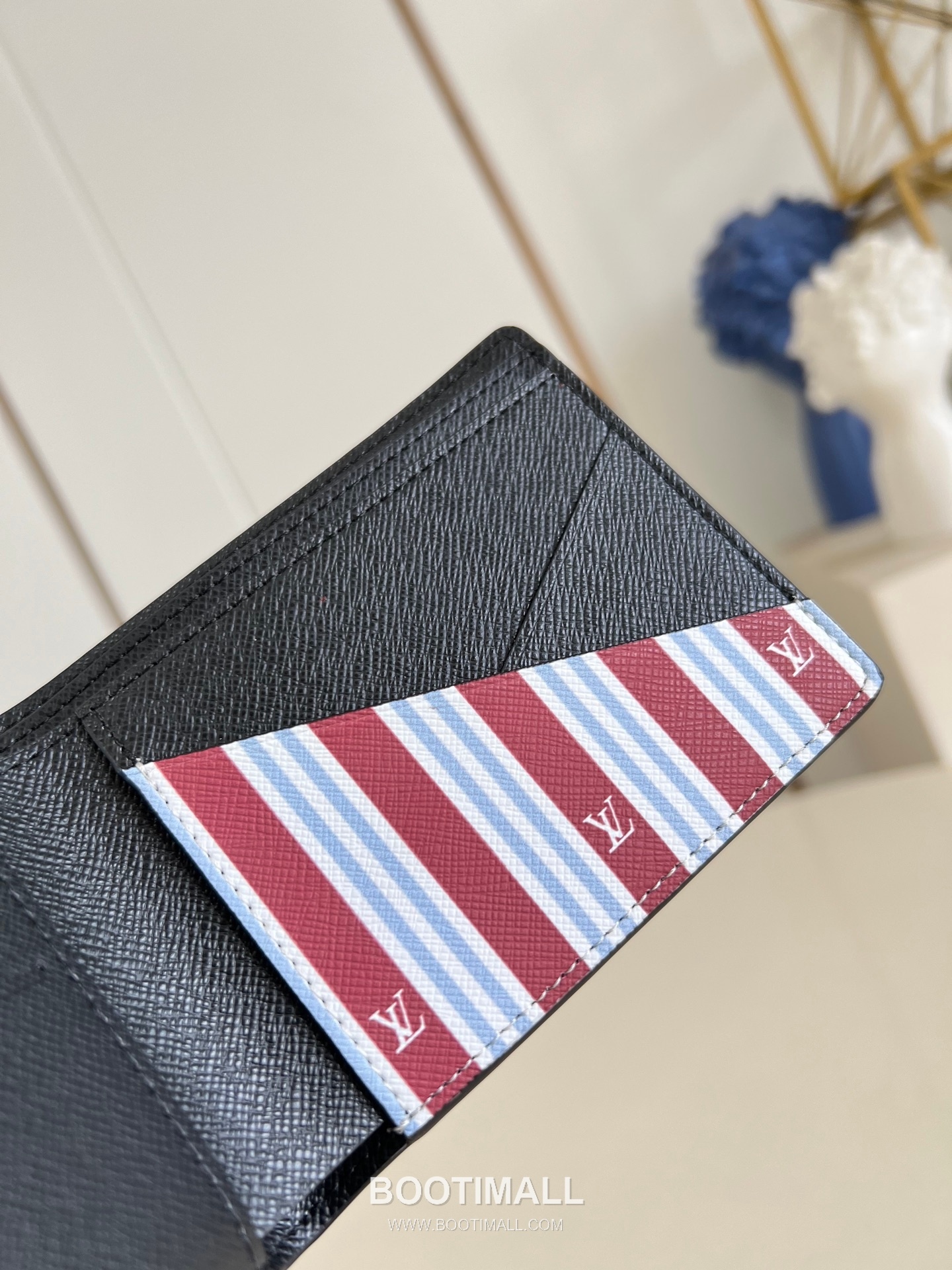 Louis Vuitton Multiple Monogram Canvas Wallet with Card Slot Pocket Detail 루이비통 멀티플 모노그램 캔버스 반지갑 M14691 11.5cm 7