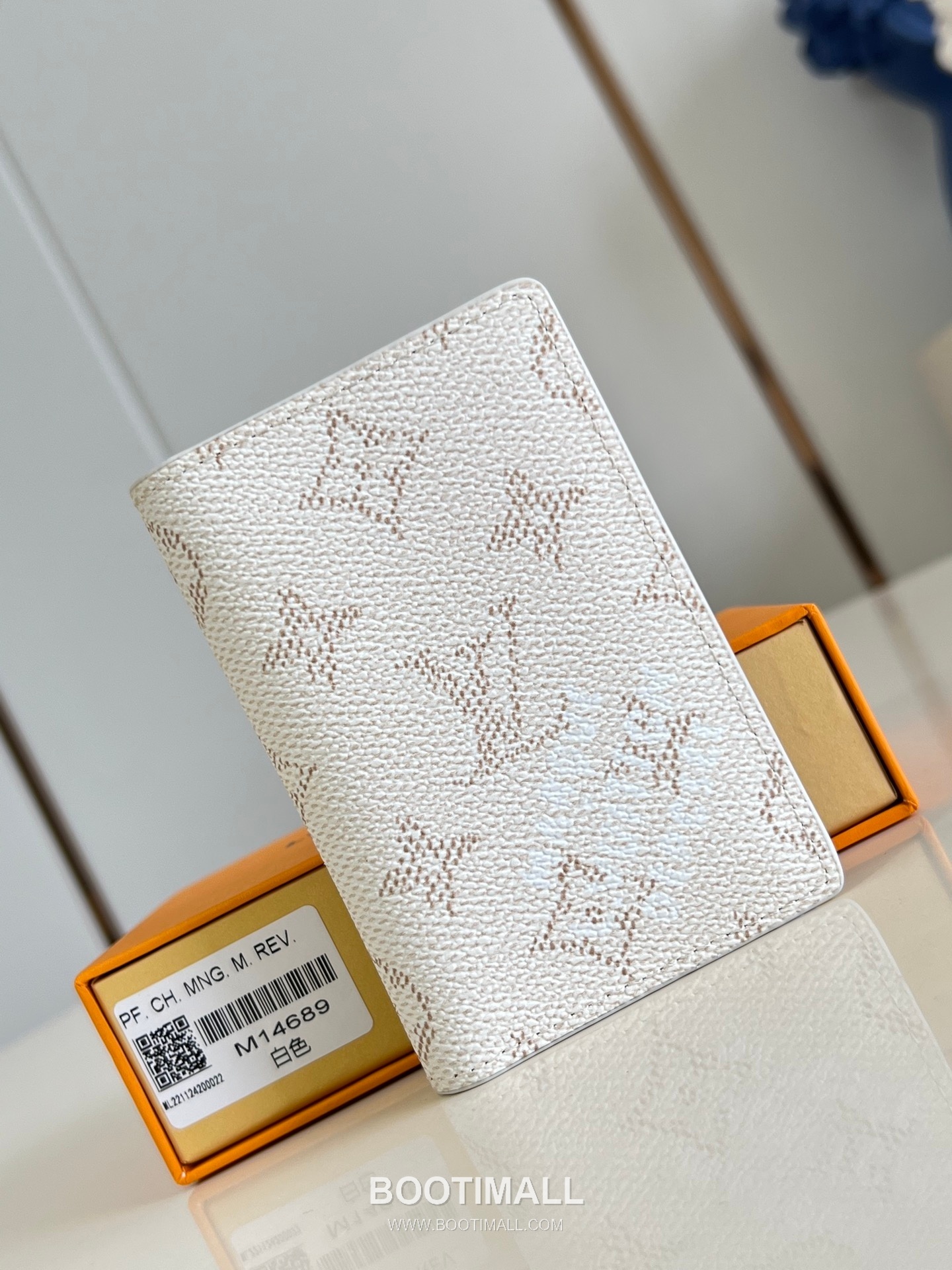 Louis Vuitton Pocket Brushed Monogram Calfskin Leather Wallet with Card Slot Pocket Detail 루이비통 포켓 브러쉬드 모노그램 카프스킨 레더 반지갑 M14689 11.1cm 1