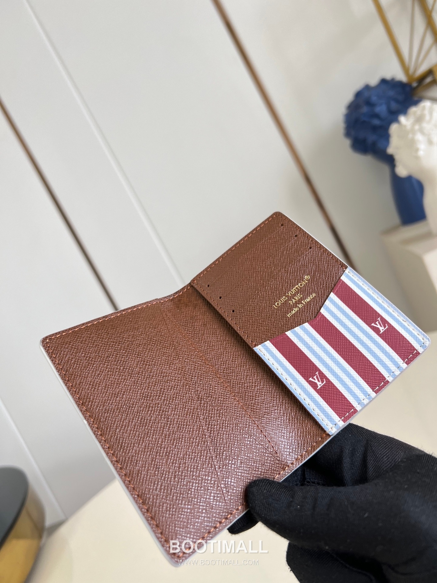 Louis Vuitton Pocket Brushed Monogram Calfskin Leather Wallet with Card Slot Pocket Detail 루이비통 포켓 브러쉬드 모노그램 카프스킨 레더 반지갑 M14689 11.1cm 5