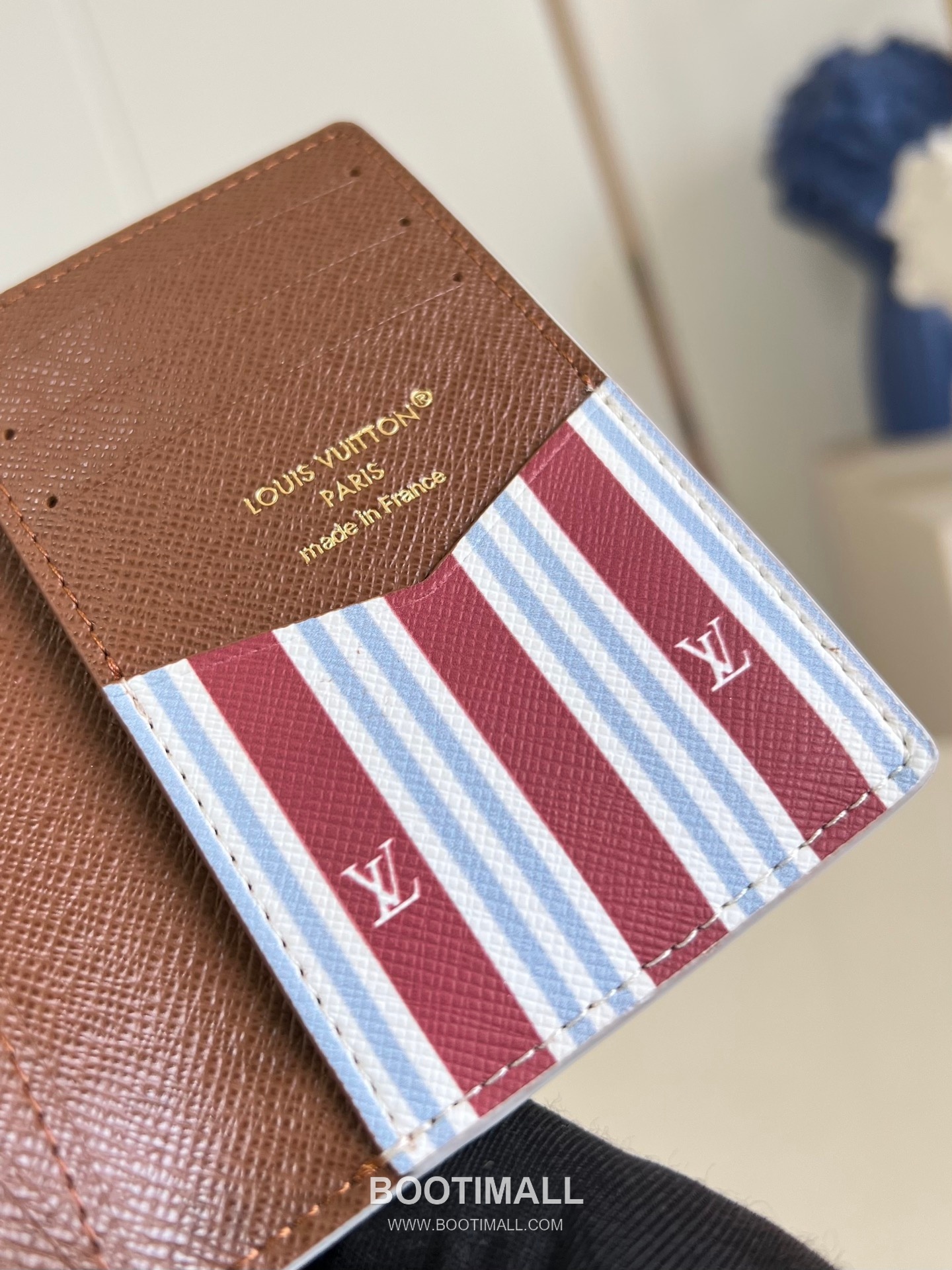 Louis Vuitton Pocket Brushed Monogram Calfskin Leather Wallet with Card Slot Pocket Detail 루이비통 포켓 브러쉬드 모노그램 카프스킨 레더 반지갑 M14689 11.1cm 6