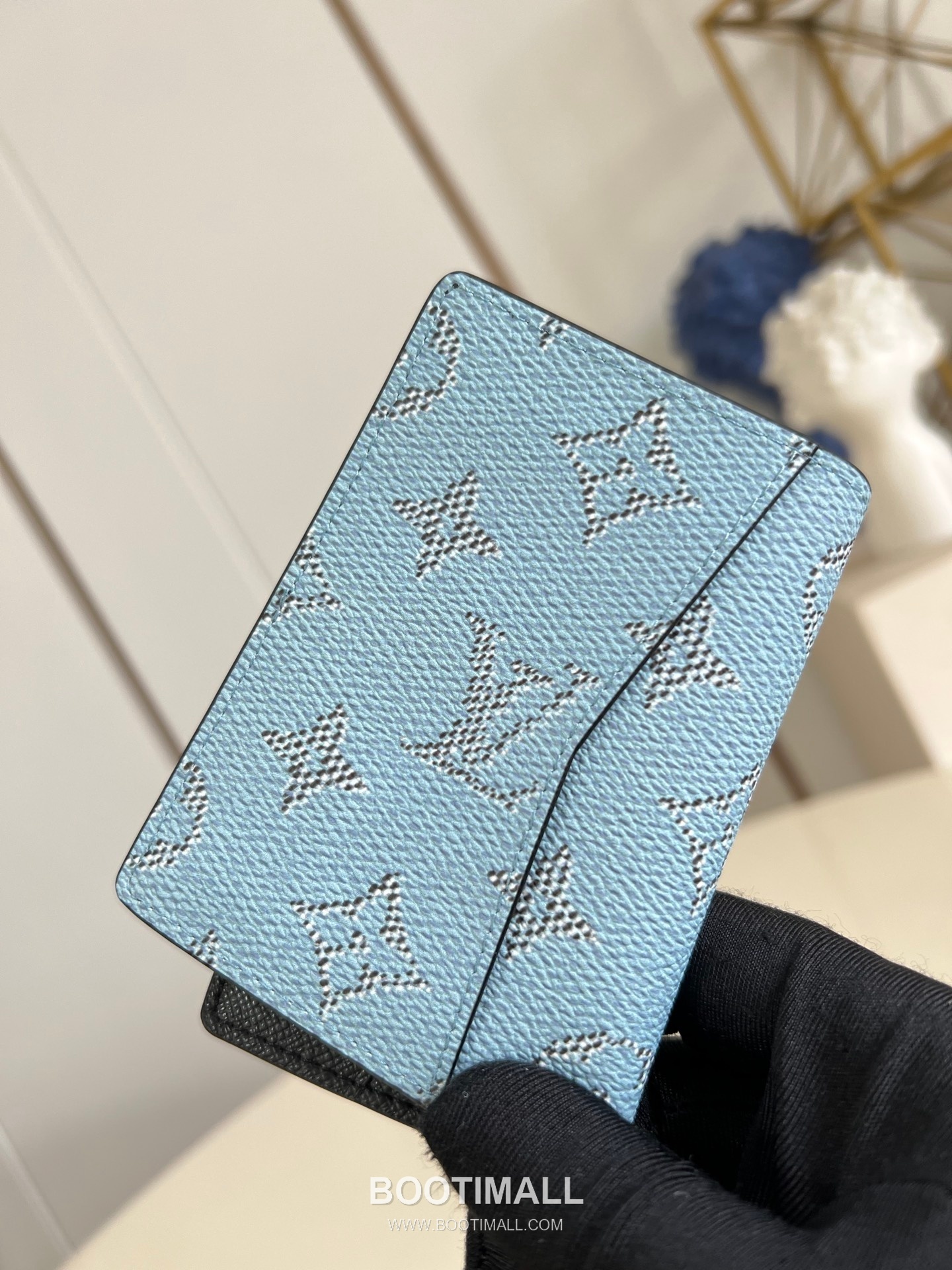 Louis Vuitton Pocket Brushed Monogram Calfskin Leather Wallet with Card Slot Pocket Detail 루이비통 포켓 브러쉬드 모노그램 카프스킨 레더 반지갑 M14689 11.1cm 3