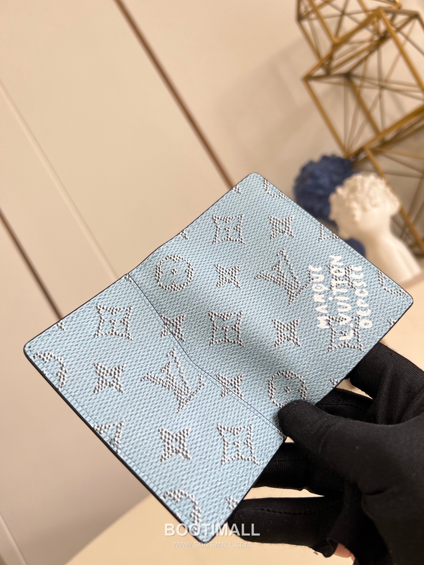 Louis Vuitton Pocket Brushed Monogram Calfskin Leather Wallet with Card Slot Pocket Detail 루이비통 포켓 브러쉬드 모노그램 카프스킨 레더 반지갑 M14689 11.1cm 4