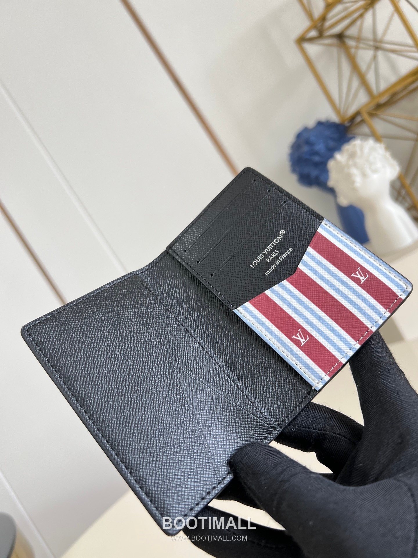 Louis Vuitton Pocket Brushed Monogram Calfskin Leather Wallet with Card Slot Pocket Detail 루이비통 포켓 브러쉬드 모노그램 카프스킨 레더 반지갑 M14689 11.1cm 5