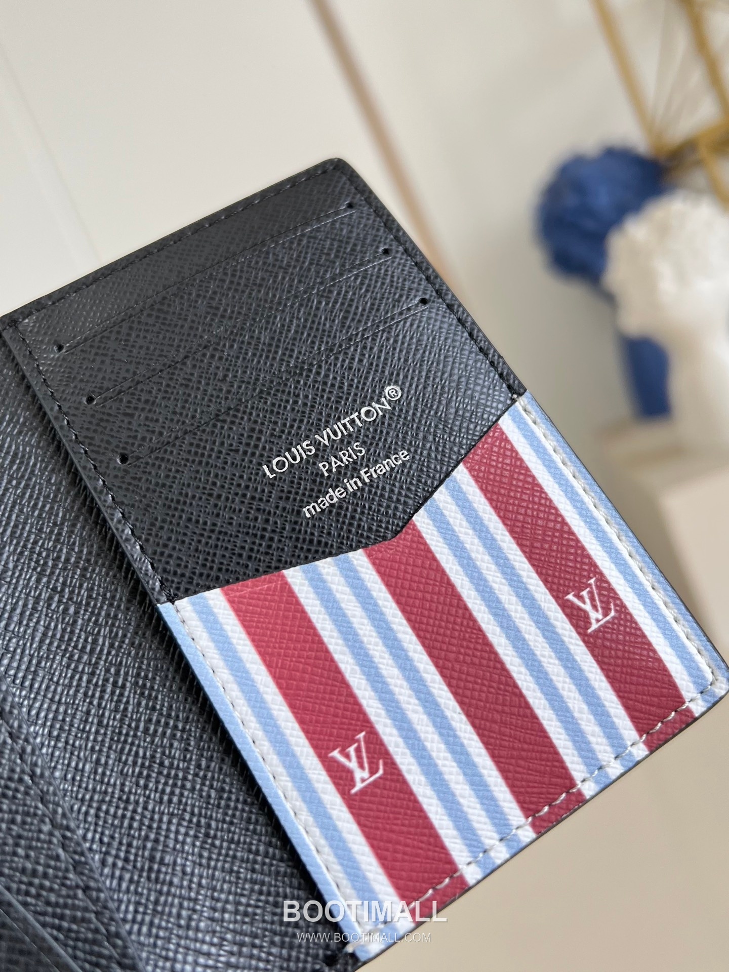 Louis Vuitton Pocket Brushed Monogram Calfskin Leather Wallet with Card Slot Pocket Detail 루이비통 포켓 브러쉬드 모노그램 카프스킨 레더 반지갑 M14689 11.1cm 6