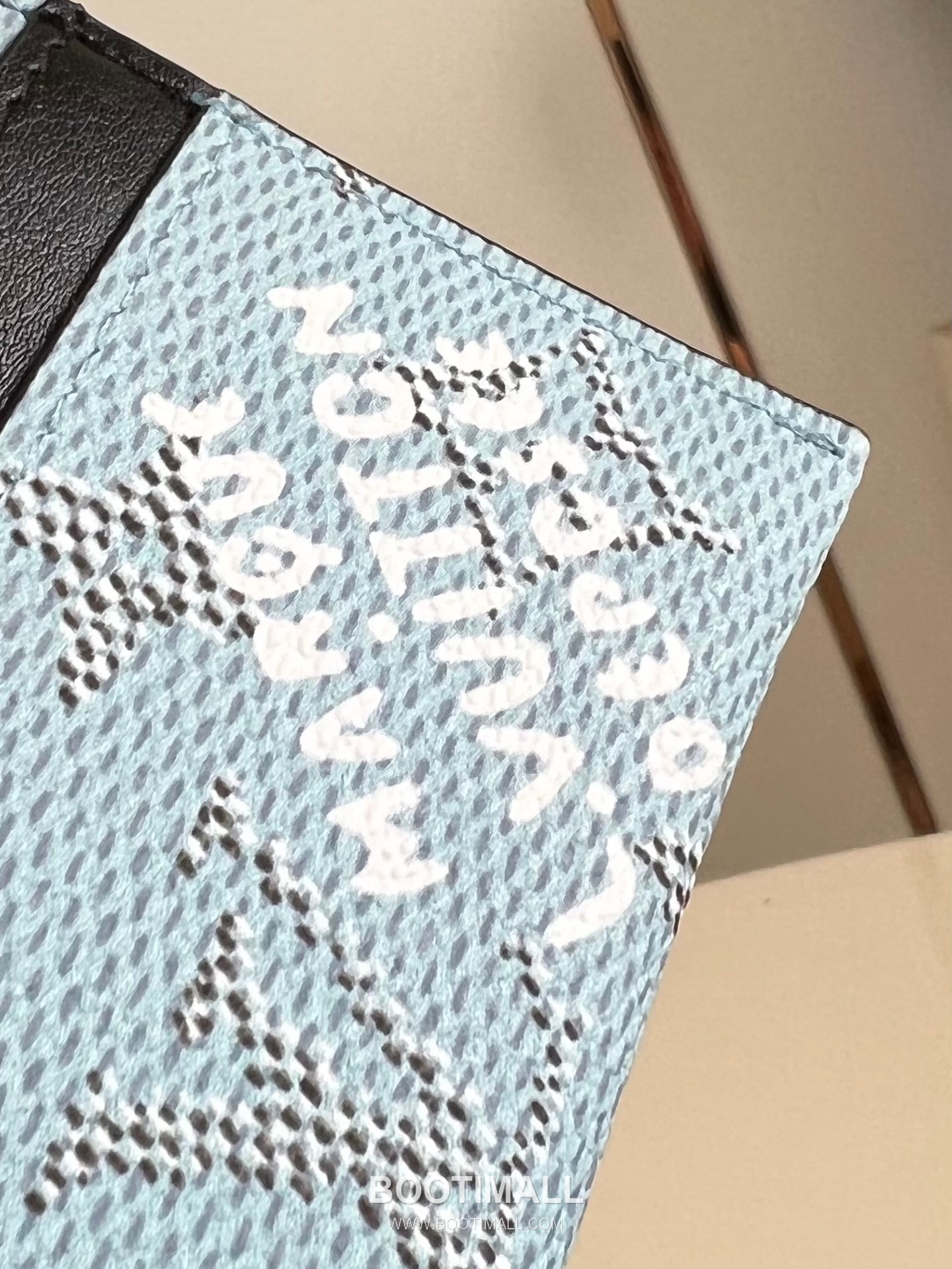 Louis Vuitton Monogram Eclipse Canvas Card Holder with Slot Pocket Detail 루이비통 모노그램 이클립스 캔버스 카드홀더 M14766 11cm 3