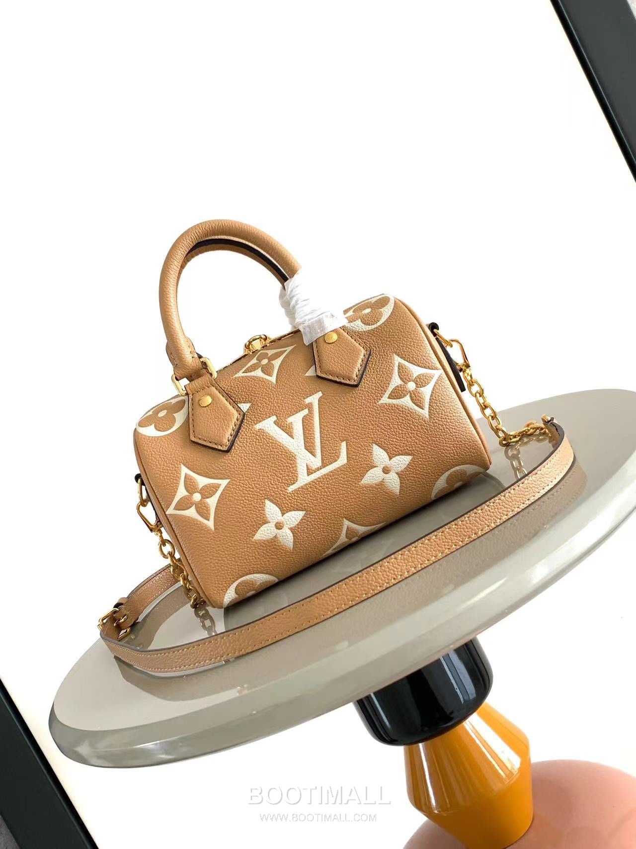 Louis Vuitton Speedy Bandoulière 20 Calfskin Leather Duffle Bag with Chain Strap Lock Detail 루이비통 스피디 반둘리에 20 카프스킨 레더 더플백 M46575 20.5cm 3