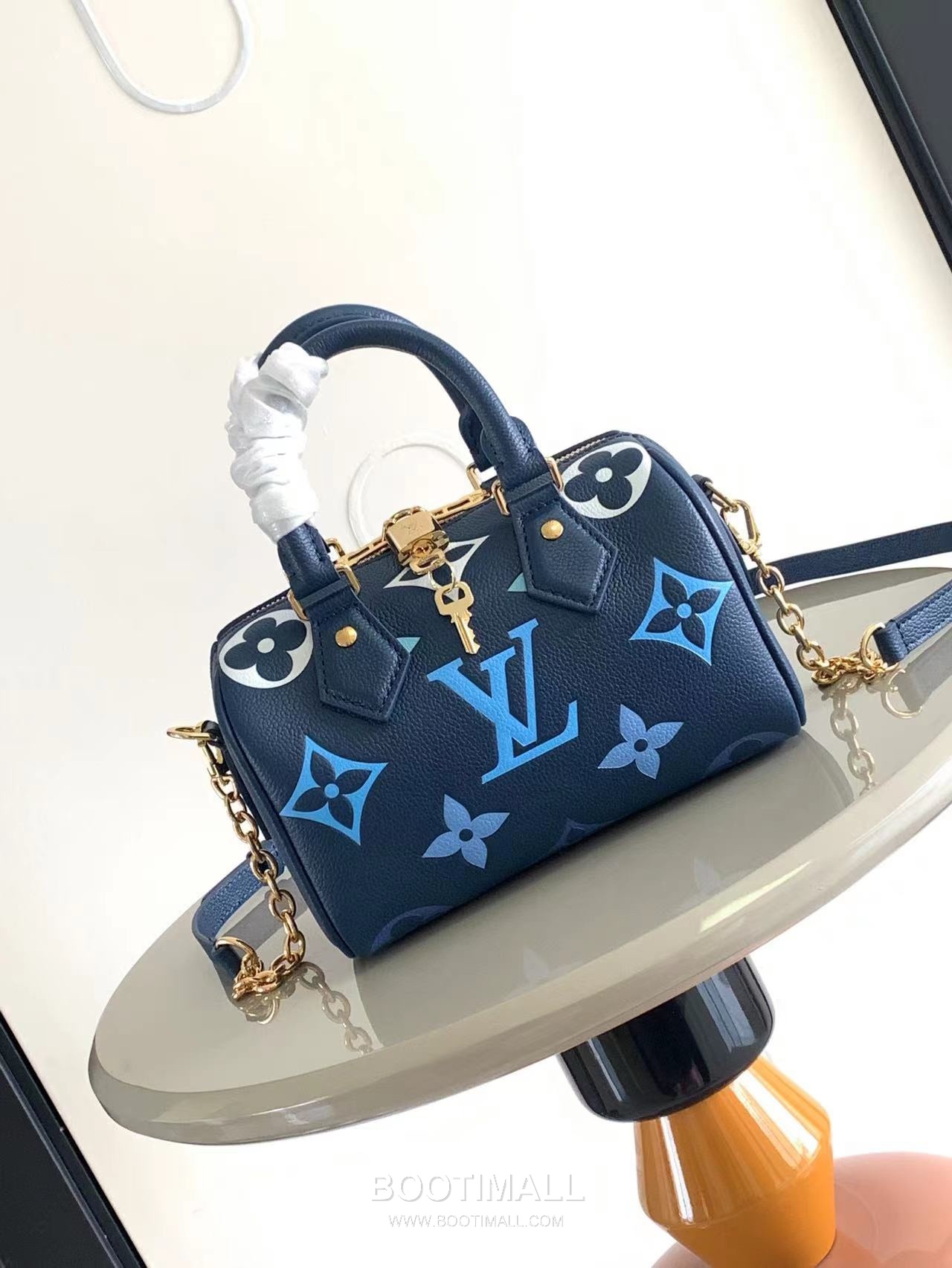 Louis Vuitton Speedy Bandoulière 20 Calfskin Leather Duffle Bag with Chain Strap Lock Detail 루이비통 스피디 반둘리에 20 카프스킨 레더 더플백 M46575 20.5cm 1