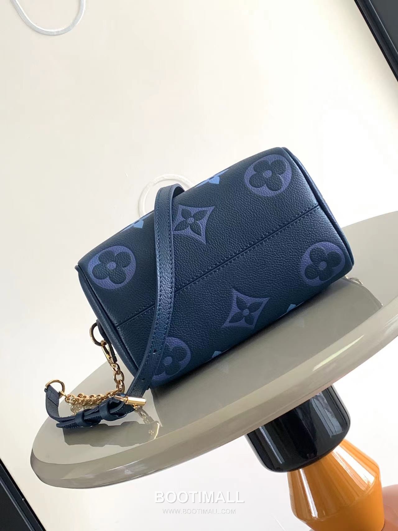 Louis Vuitton Speedy Bandoulière 20 Calfskin Leather Duffle Bag with Chain Strap Lock Detail 루이비통 스피디 반둘리에 20 카프스킨 레더 더플백 M46575 20.5cm 4
