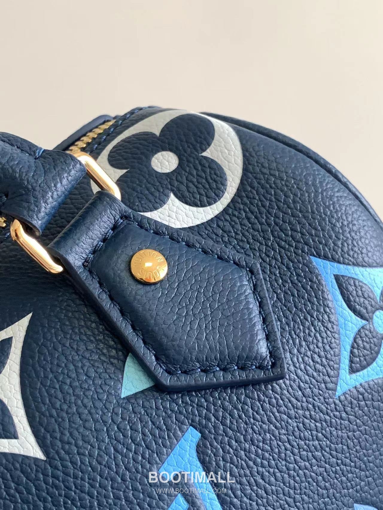 Louis Vuitton Speedy Bandoulière 20 Calfskin Leather Duffle Bag with Chain Strap Lock Detail 루이비통 스피디 반둘리에 20 카프스킨 레더 더플백 M46575 20.5cm 6