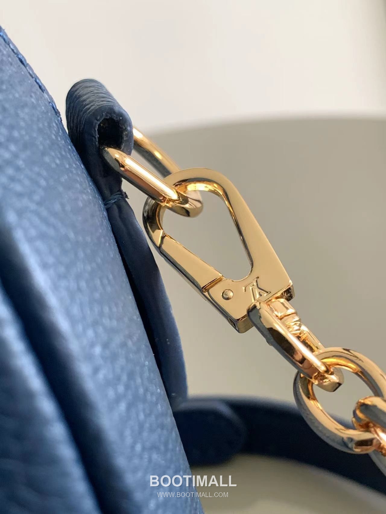 Louis Vuitton Speedy Bandoulière 20 Calfskin Leather Duffle Bag with Chain Strap Lock Detail 루이비통 스피디 반둘리에 20 카프스킨 레더 더플백 M46575 20.5cm 7