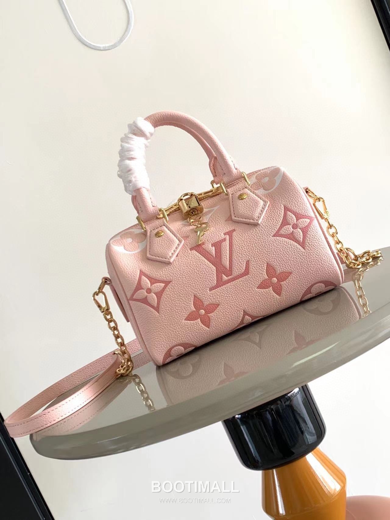 Louis Vuitton Speedy Bandoulière 20 Calfskin Leather Duffle Bag with Chain Strap Lock Detail 루이비통 스피디 반둘리에 20 카프스킨 레더 더플백 M46575 20.5cm 1