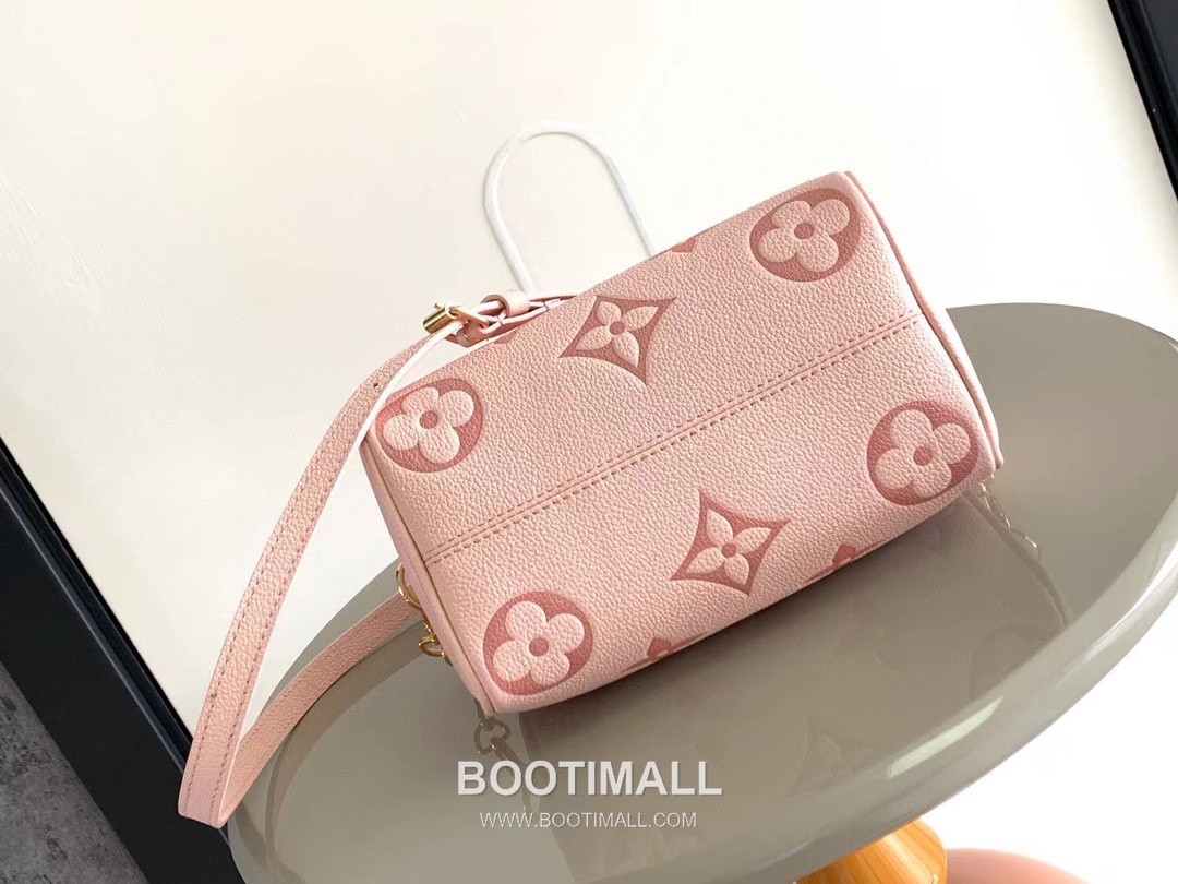 Louis Vuitton Speedy Bandoulière 20 Calfskin Leather Duffle Bag with Chain Strap Lock Detail 루이비통 스피디 반둘리에 20 카프스킨 레더 더플백 M46575 20.5cm 4