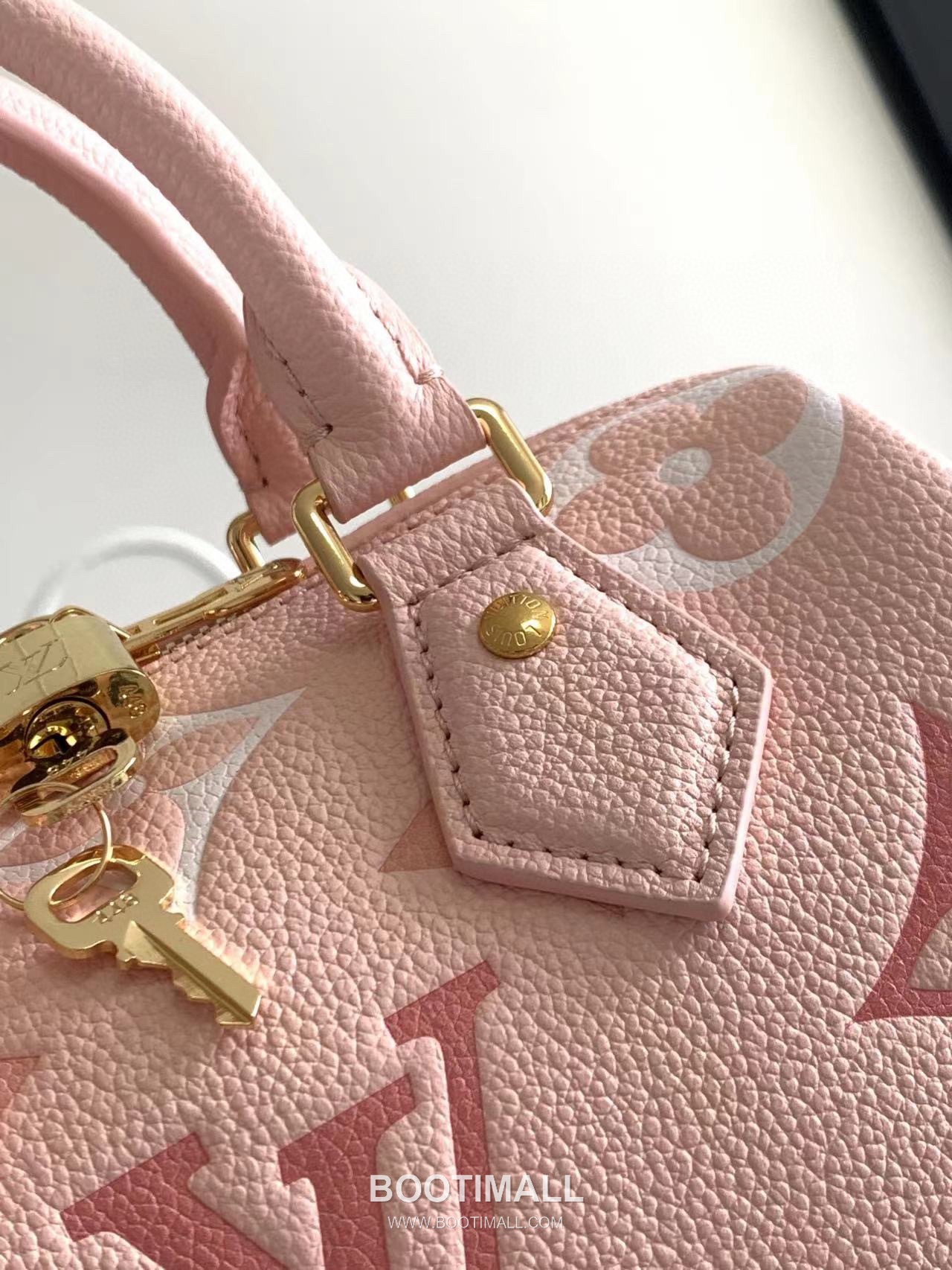 Louis Vuitton Speedy Bandoulière 20 Calfskin Leather Duffle Bag with Chain Strap Lock Detail 루이비통 스피디 반둘리에 20 카프스킨 레더 더플백 M46575 20.5cm 5