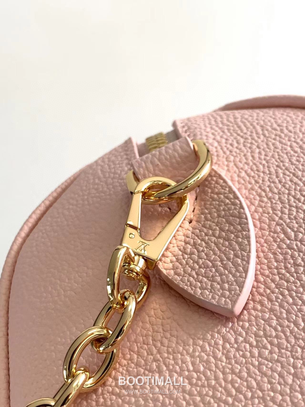 Louis Vuitton Speedy Bandoulière 20 Calfskin Leather Duffle Bag with Chain Strap Lock Detail 루이비통 스피디 반둘리에 20 카프스킨 레더 더플백 M46575 20.5cm 7