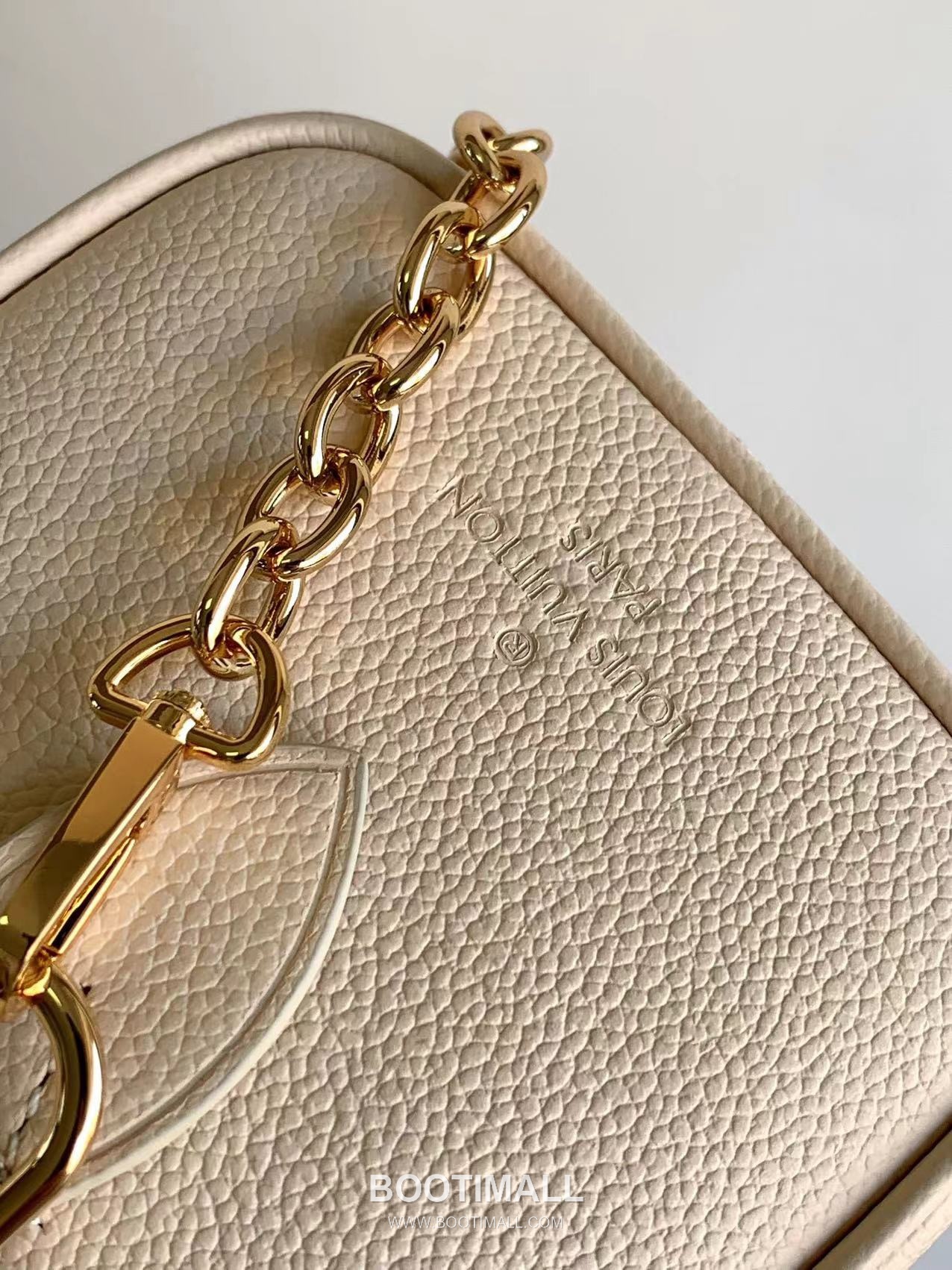 Louis Vuitton Speedy Bandoulière 20 Calfskin Leather Duffle Bag with Chain Strap Lock Detail 루이비통 스피디 반둘리에 20 카프스킨 레더 더플백 M46575 20.5cm 7