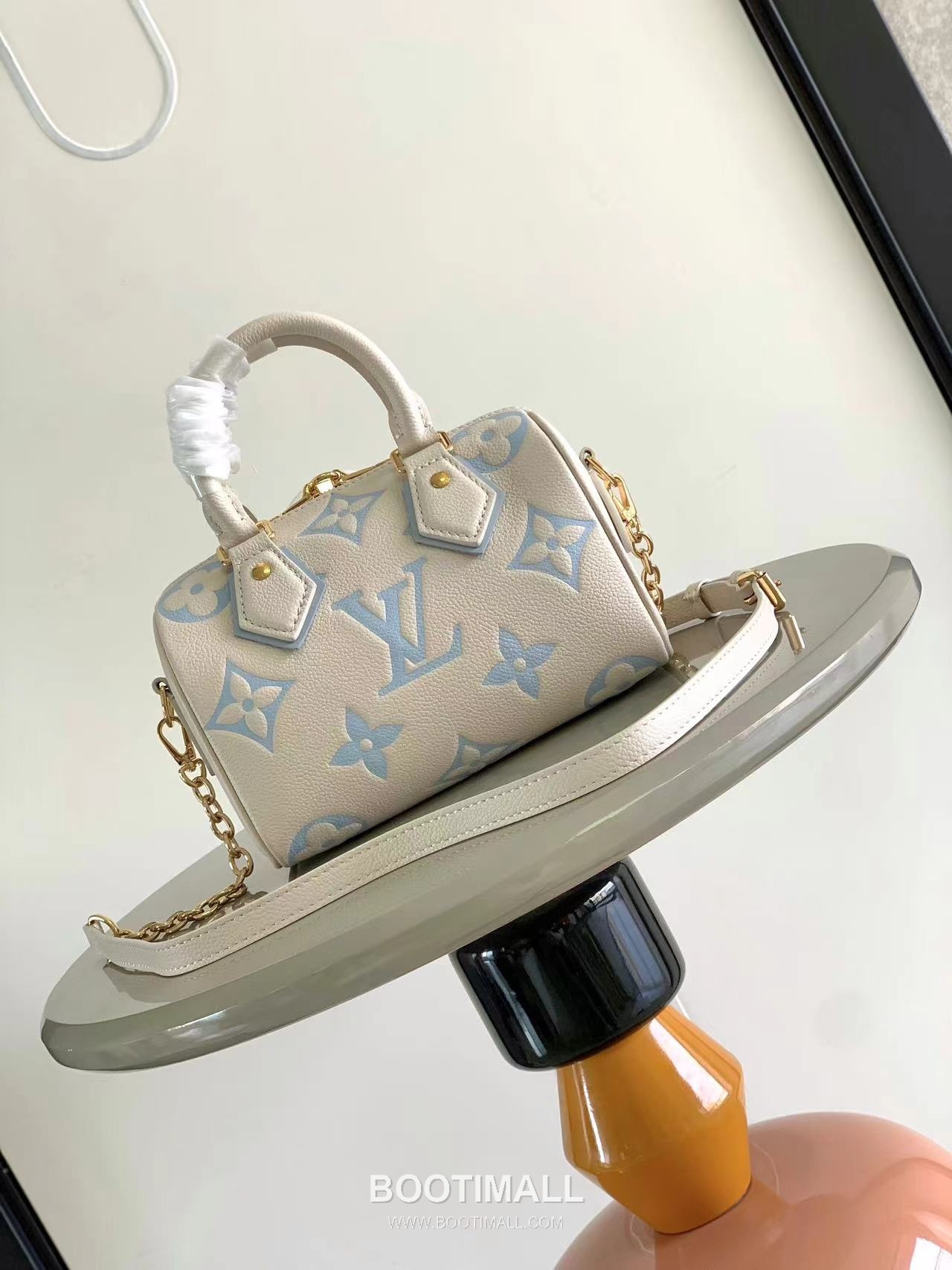 Louis Vuitton Speedy Bandoulière 20 Calfskin Leather Duffle Bag with Chain Strap Lock Detail 루이비통 스피디 반둘리에 20 카프스킨 레더 더플백 M46575 20.5cm 3