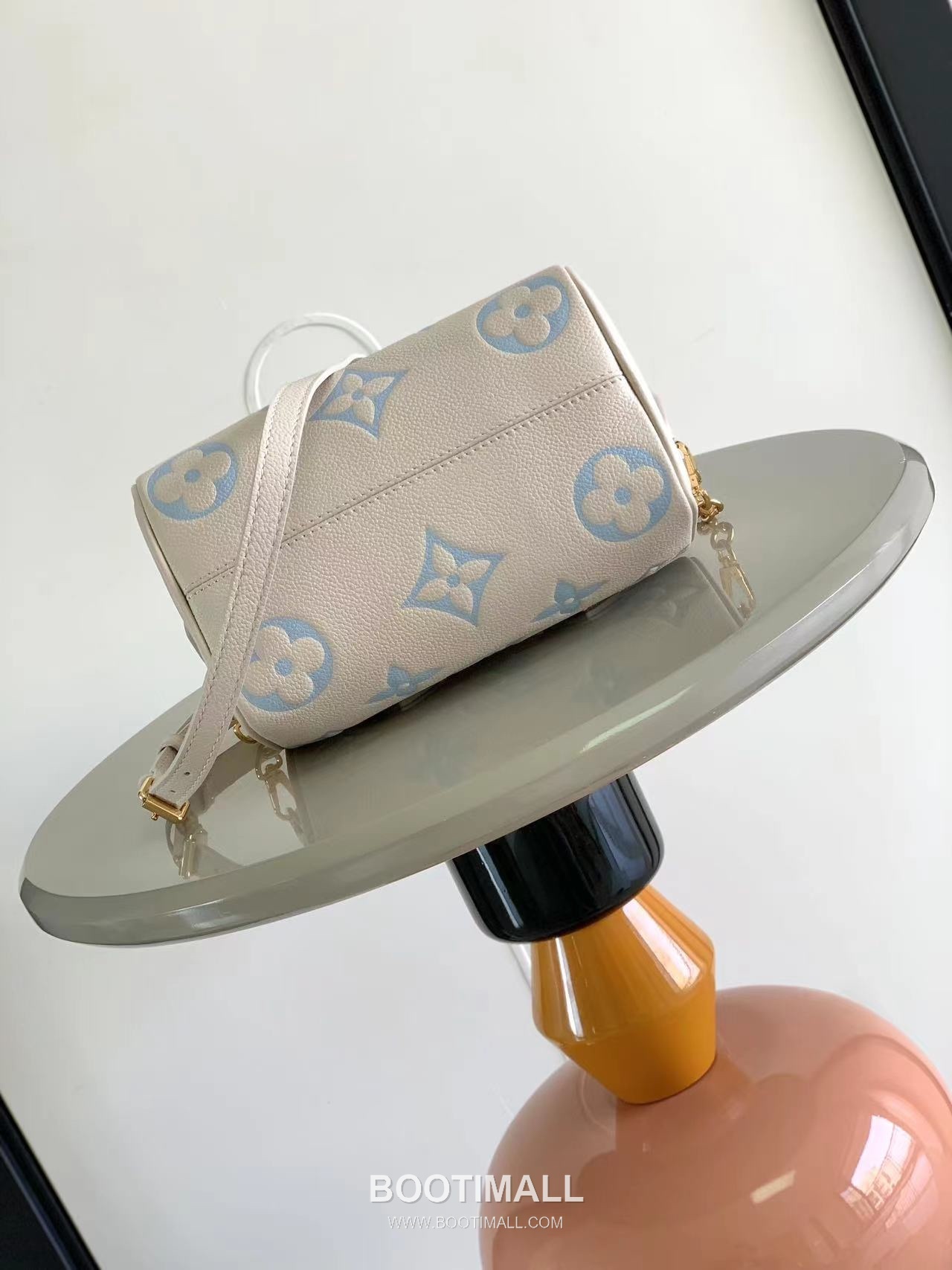 Louis Vuitton Speedy Bandoulière 20 Calfskin Leather Duffle Bag with Chain Strap Lock Detail 루이비통 스피디 반둘리에 20 카프스킨 레더 더플백 M46575 20.5cm 4