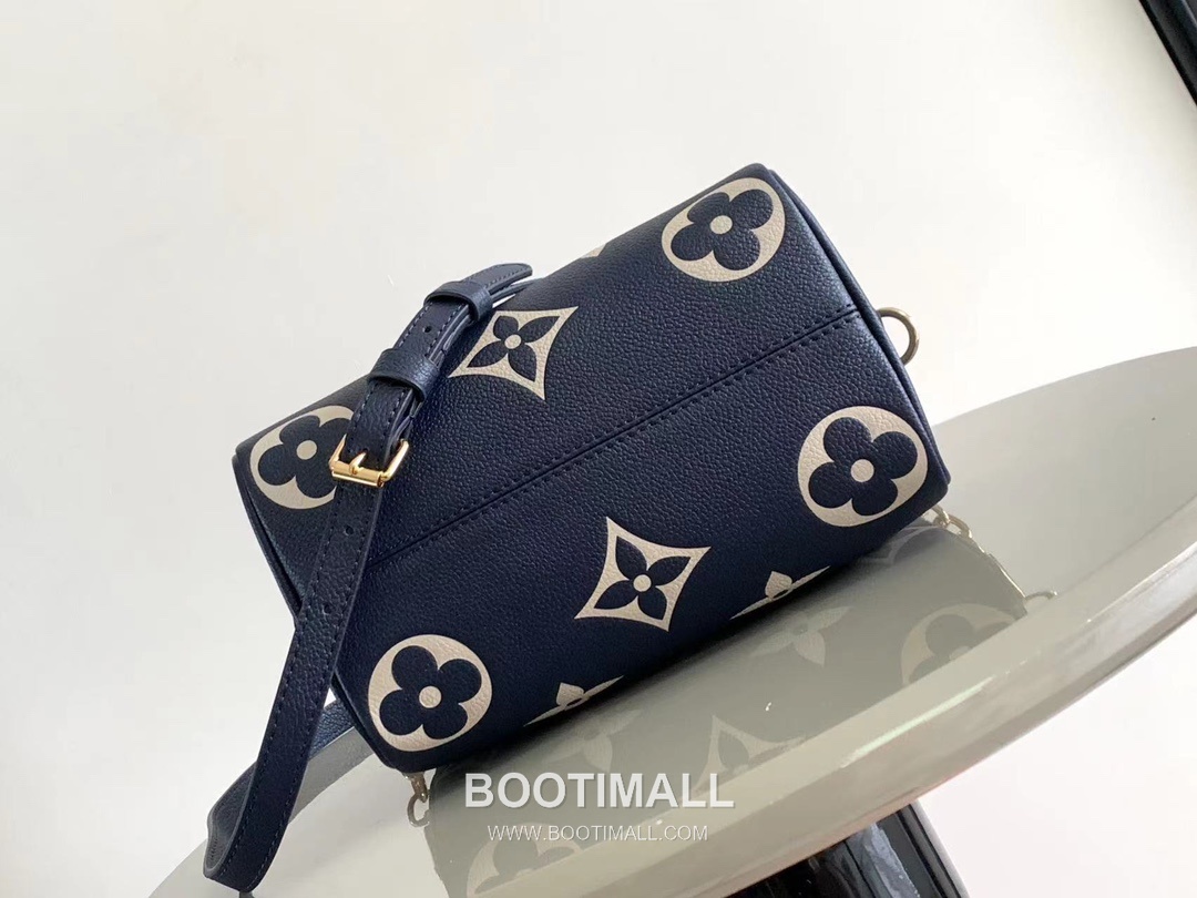 Louis Vuitton Speedy Bandoulière 20 Calfskin Leather Duffle Bag with Chain Strap Lock Detail 루이비통 스피디 반둘리에 20 카프스킨 레더 더플백 M46575 20.5cm 4