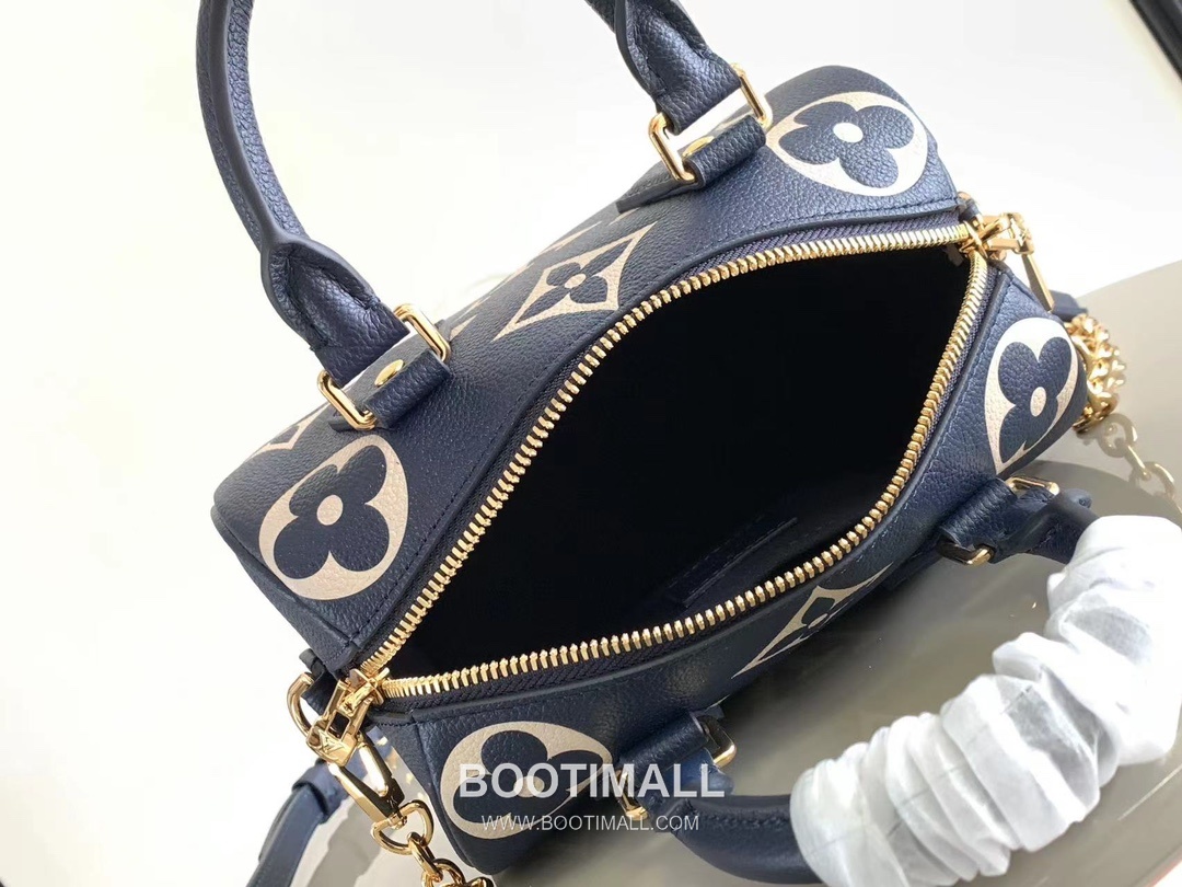 Louis Vuitton Speedy Bandoulière 20 Calfskin Leather Duffle Bag with Chain Strap Lock Detail 루이비통 스피디 반둘리에 20 카프스킨 레더 더플백 M46575 20.5cm 8