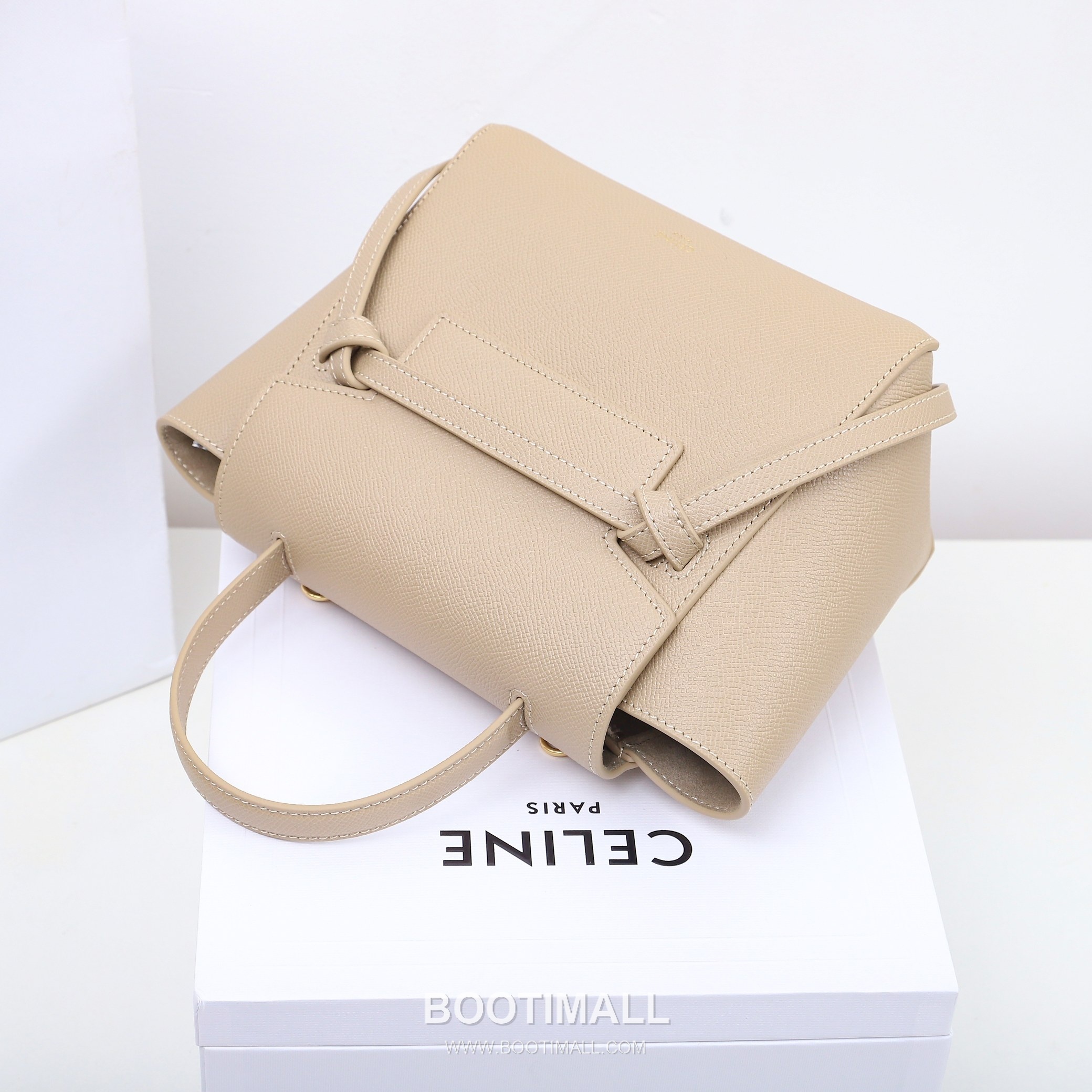 Celine Calfskin Leather Bucket Crossbody Bag with Flap Zip Strap Detail 셀린느 카프스킨 레더 버킷 크로스바디백 175519 20cm 8