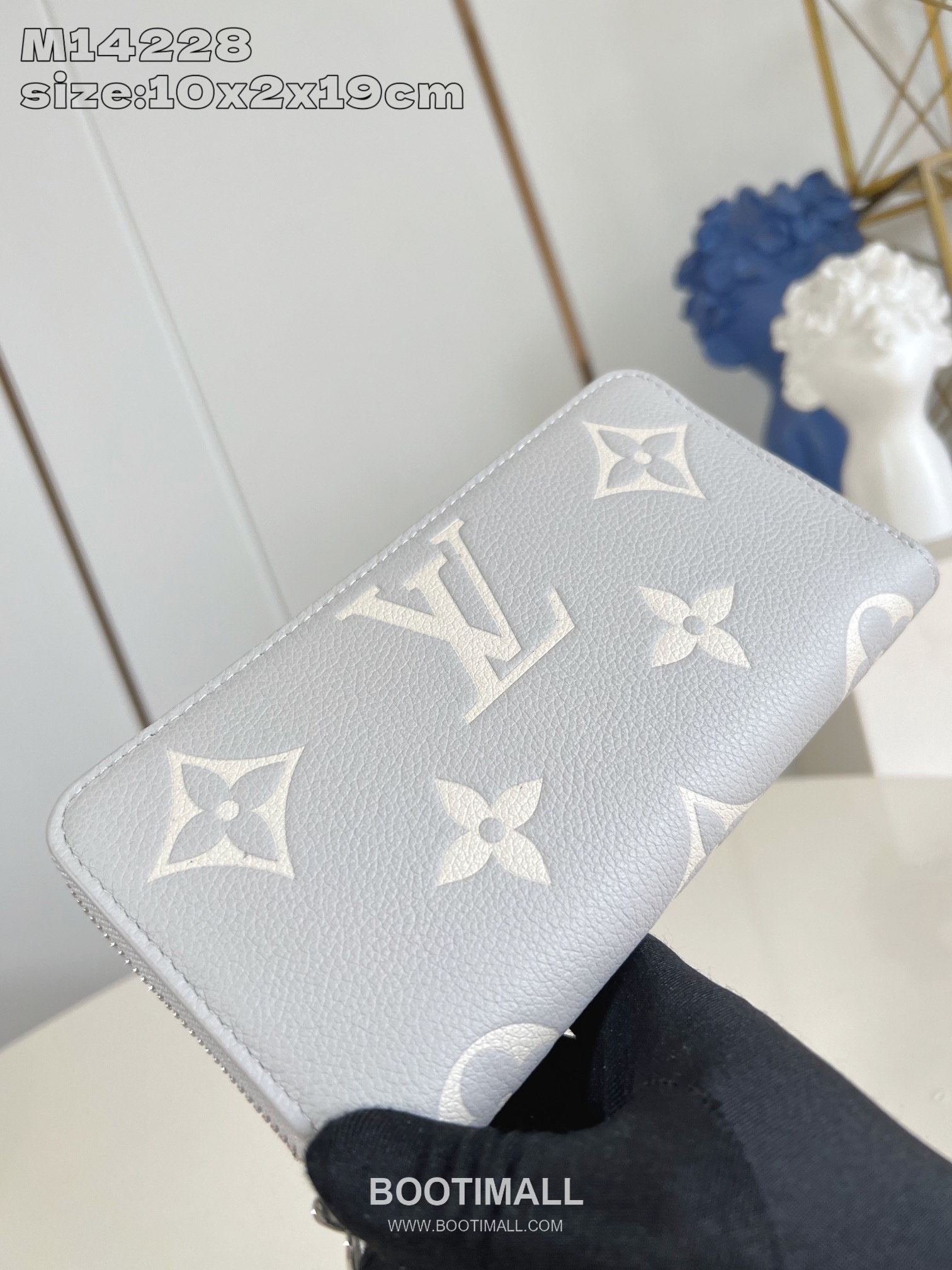 Louis Vuitton Zippy Monogram Empreinte Calfskin Leather Wallet with Zip Around Pocket Detail 루이비통 지피 모노그램 앙프렝뜨 카프스킨 레더 장지갑 M14228 19.5cm 2