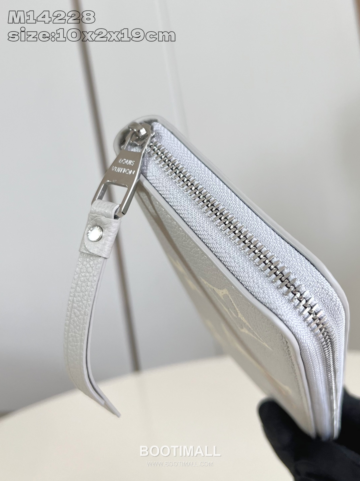 Louis Vuitton Zippy Monogram Empreinte Calfskin Leather Wallet with Zip Around Pocket Detail 루이비통 지피 모노그램 앙프렝뜨 카프스킨 레더 장지갑 M14228 19.5cm 4