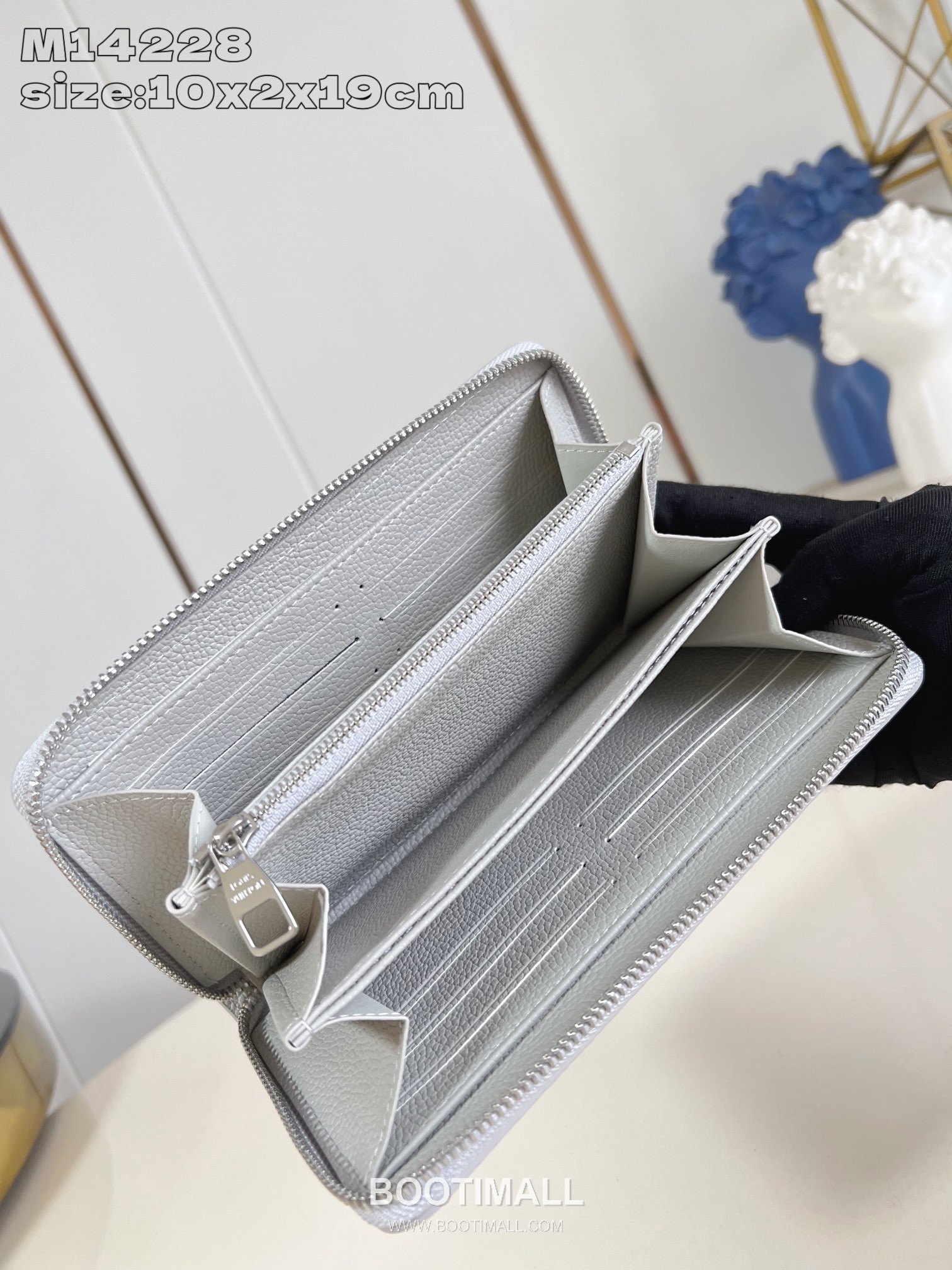 Louis Vuitton Zippy Monogram Empreinte Calfskin Leather Wallet with Zip Around Pocket Detail 루이비통 지피 모노그램 앙프렝뜨 카프스킨 레더 장지갑 M14228 19.5cm 7