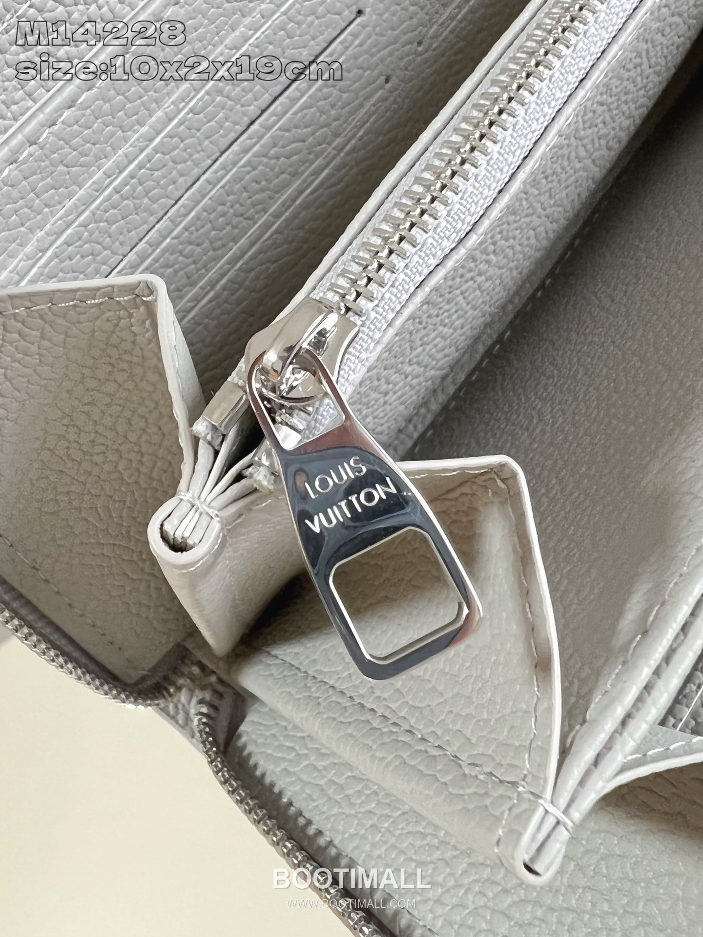 Louis Vuitton Zippy Monogram Empreinte Calfskin Leather Wallet with Zip Around Pocket Detail 루이비통 지피 모노그램 앙프렝뜨 카프스킨 레더 장지갑 M14228 19.5cm 8