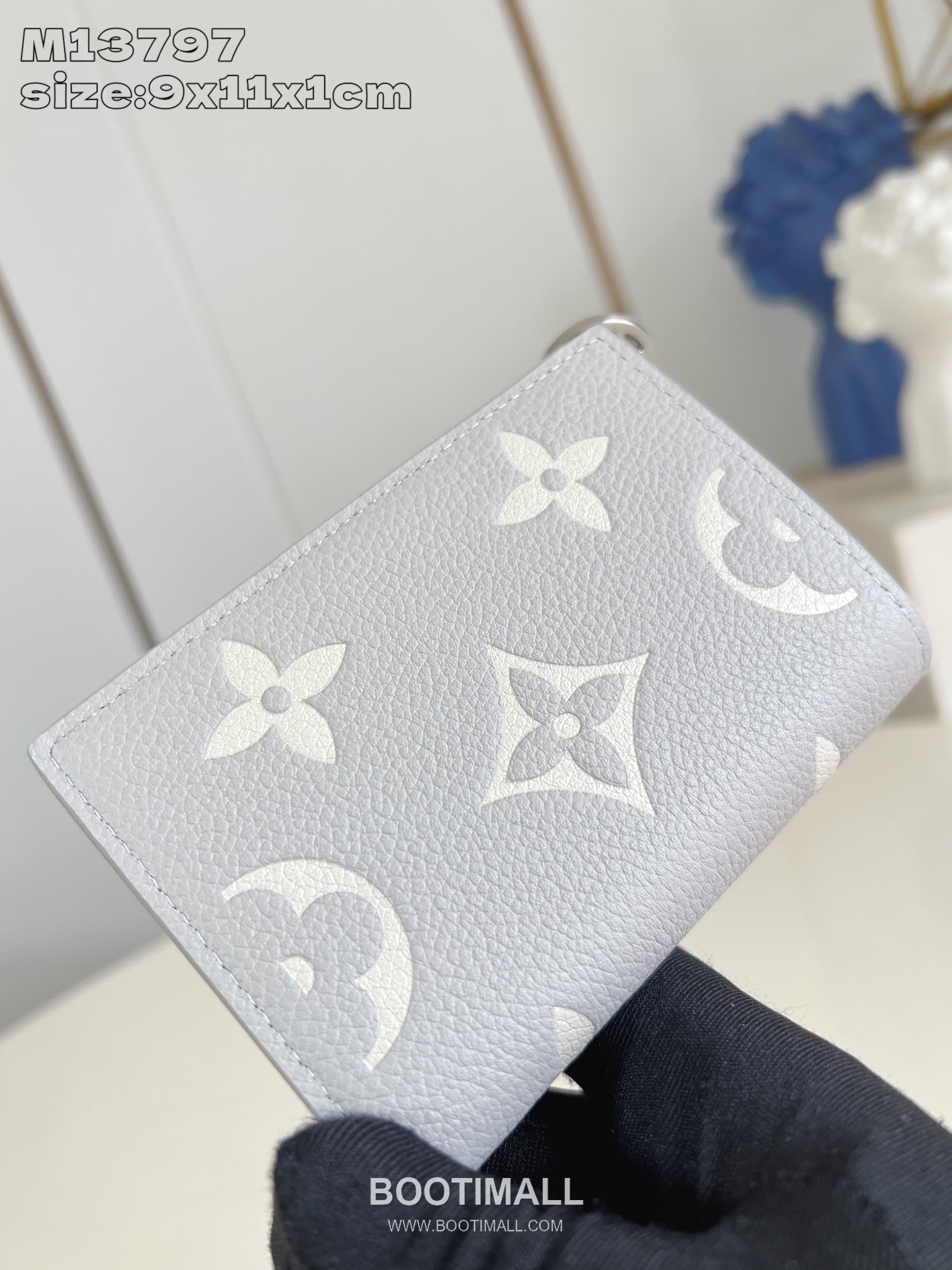 Louis Vuitton Lisa Wallet Monogram Empreinte Leather Compact Card Holder with Zip Pocket 루이비통 리사 모노그램 앙프렝뜨 레더 컴팩트 카드지갑 M13797 11.5cm 3