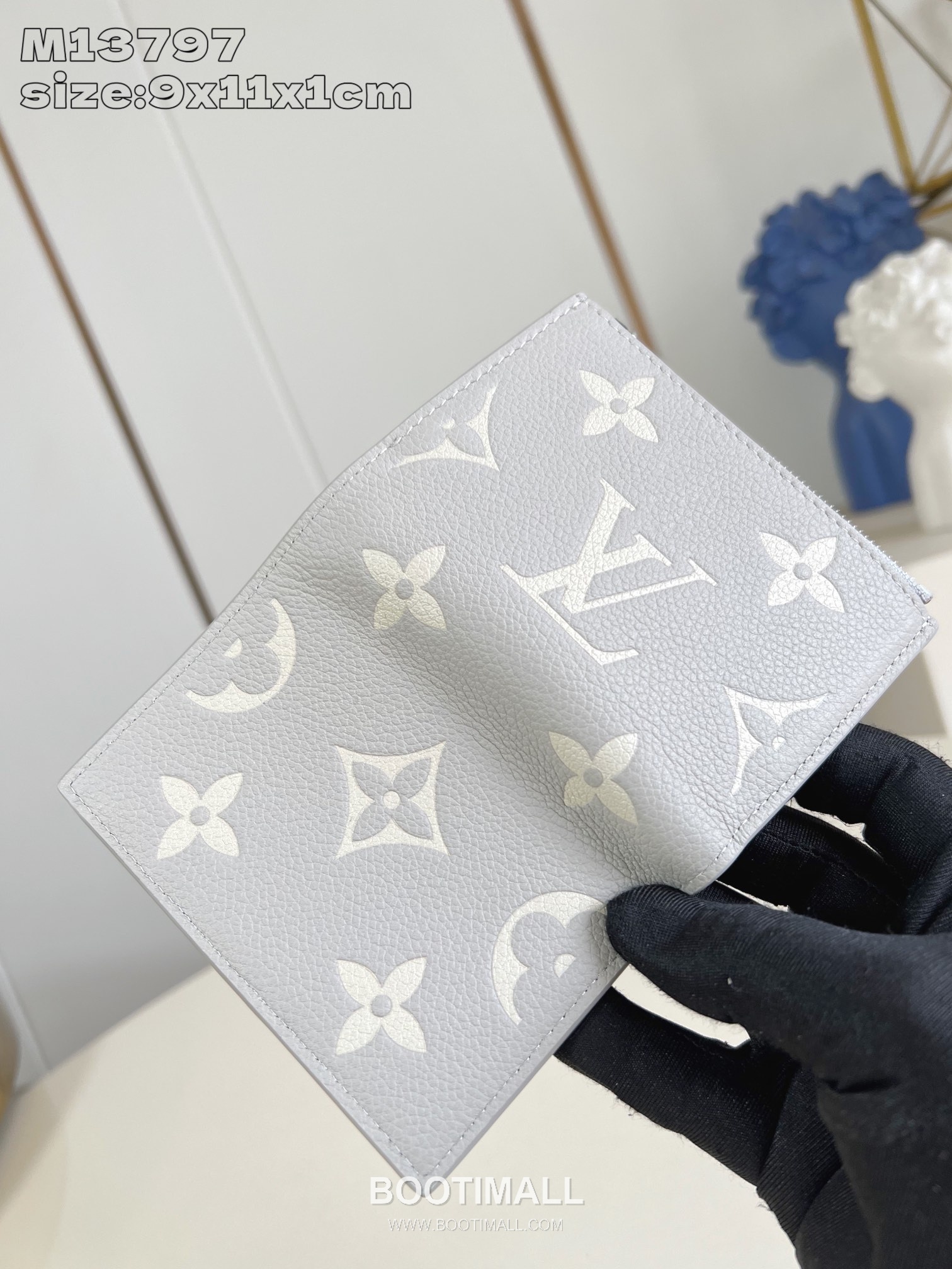 Louis Vuitton Lisa Wallet Monogram Empreinte Leather Compact Card Holder with Zip Pocket 루이비통 리사 모노그램 앙프렝뜨 레더 컴팩트 카드지갑 M13797 11.5cm 4