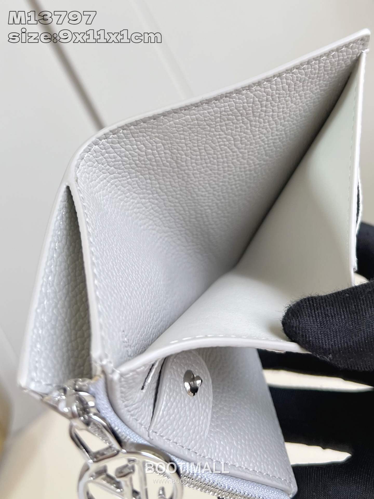 Louis Vuitton Lisa Wallet Monogram Empreinte Leather Compact Card Holder with Zip Pocket 루이비통 리사 모노그램 앙프렝뜨 레더 컴팩트 카드지갑 M13797 11.5cm 8