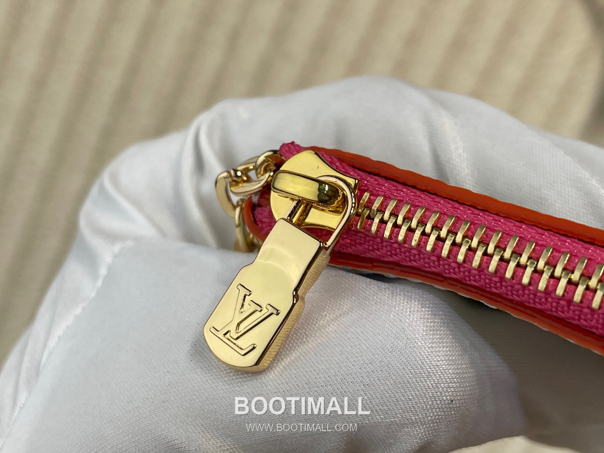 Louis Vuitton Key Pouch Monogram Multicolor Coated Canvas Zip Chain Key Holder 루이비통 모노그램 멀티컬러 코팅 캔버스 집 체인 키 파우치 M13664 12cm 5