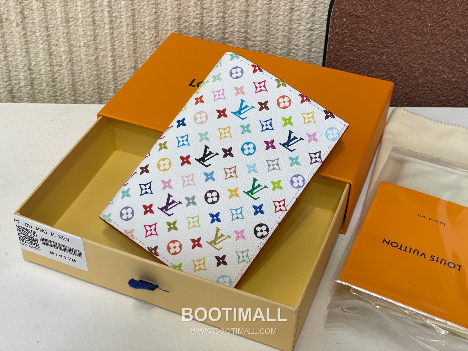 Louis Vuitton Passport Cover Monogram Multicolor Coated Canvas Calfskin Leather Organizer with Card Slots 루이비통 여권커버 모노그램 멀티컬러 코팅 캔버스 카프스킨 레더 오거나이저 M14178 14cm 1