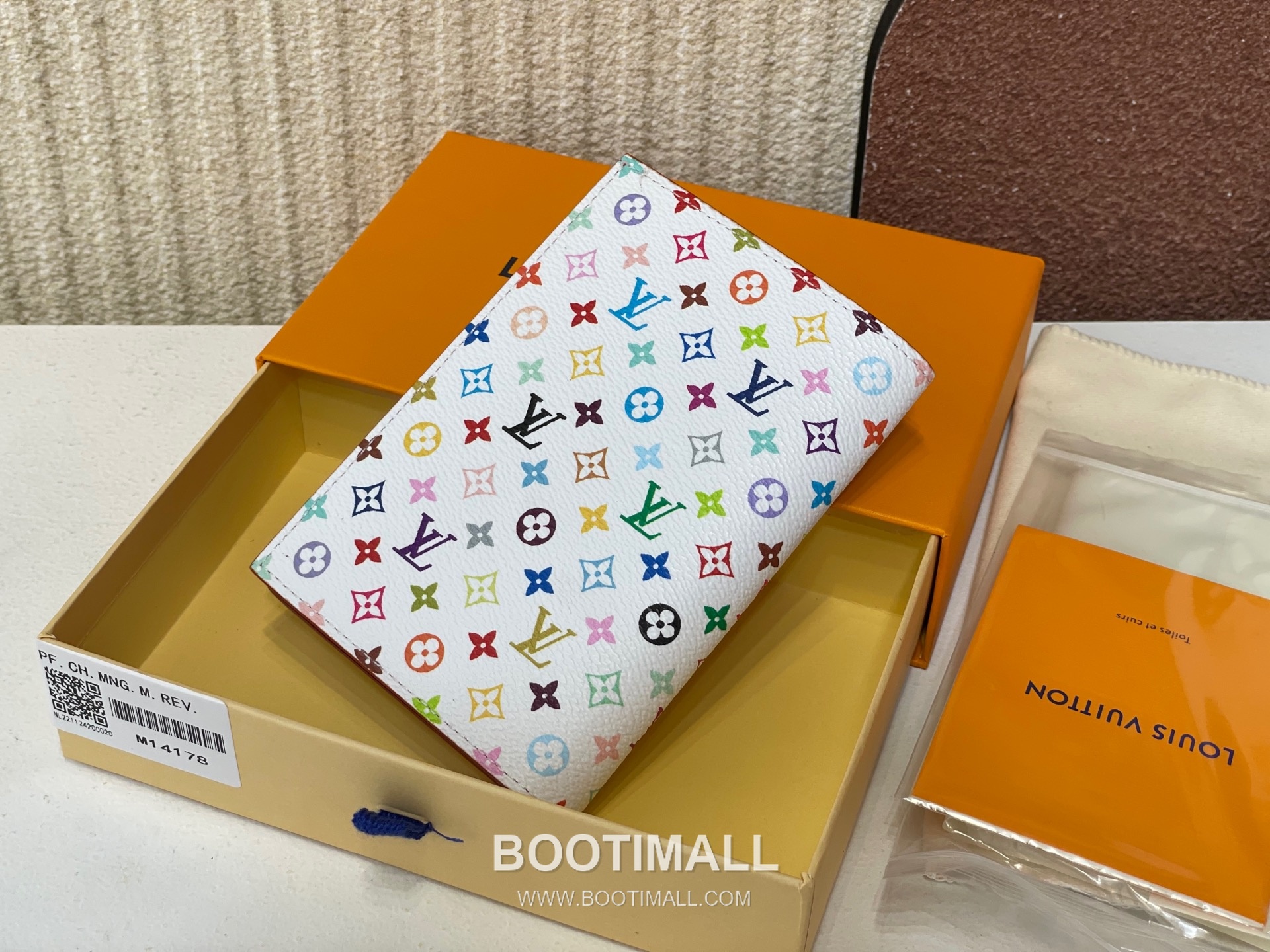 Louis Vuitton Passport Cover Monogram Multicolor Coated Canvas Calfskin Leather Organizer with Card Slots 루이비통 여권커버 모노그램 멀티컬러 코팅 캔버스 카프스킨 레더 오거나이저 M14178 14cm 2