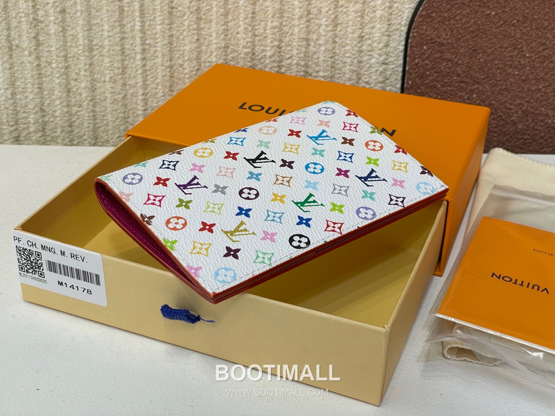 Louis Vuitton Passport Cover Monogram Multicolor Coated Canvas Calfskin Leather Organizer with Card Slots 루이비통 여권커버 모노그램 멀티컬러 코팅 캔버스 카프스킨 레더 오거나이저 M14178 14cm 3