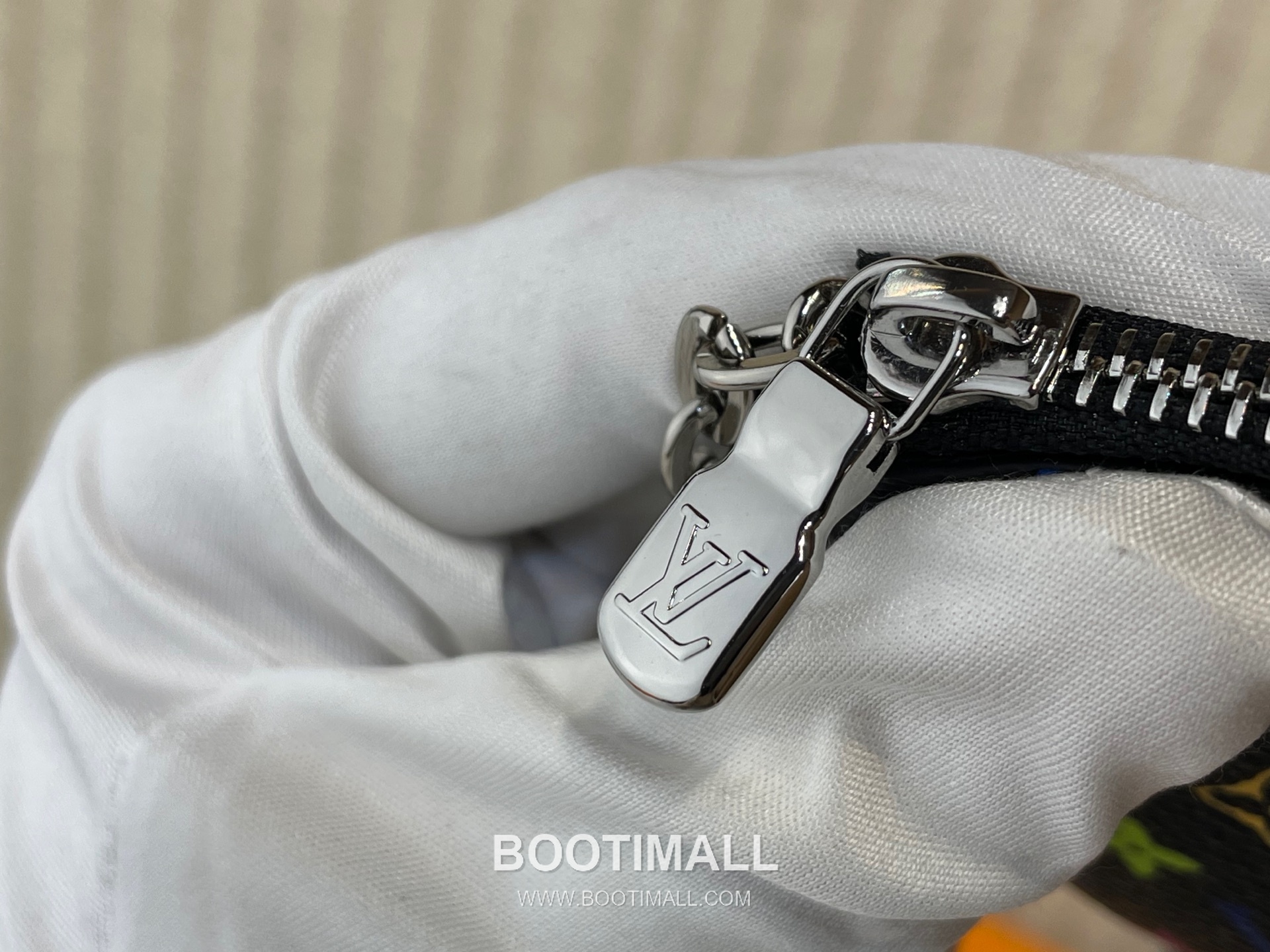 Louis Vuitton Key Pouch Monogram Multicolor Coated Canvas Zip Chain Key Holder 루이비통 모노그램 멀티컬러 코팅 캔버스 집 체인 키 파우치 M13664 12cm 6