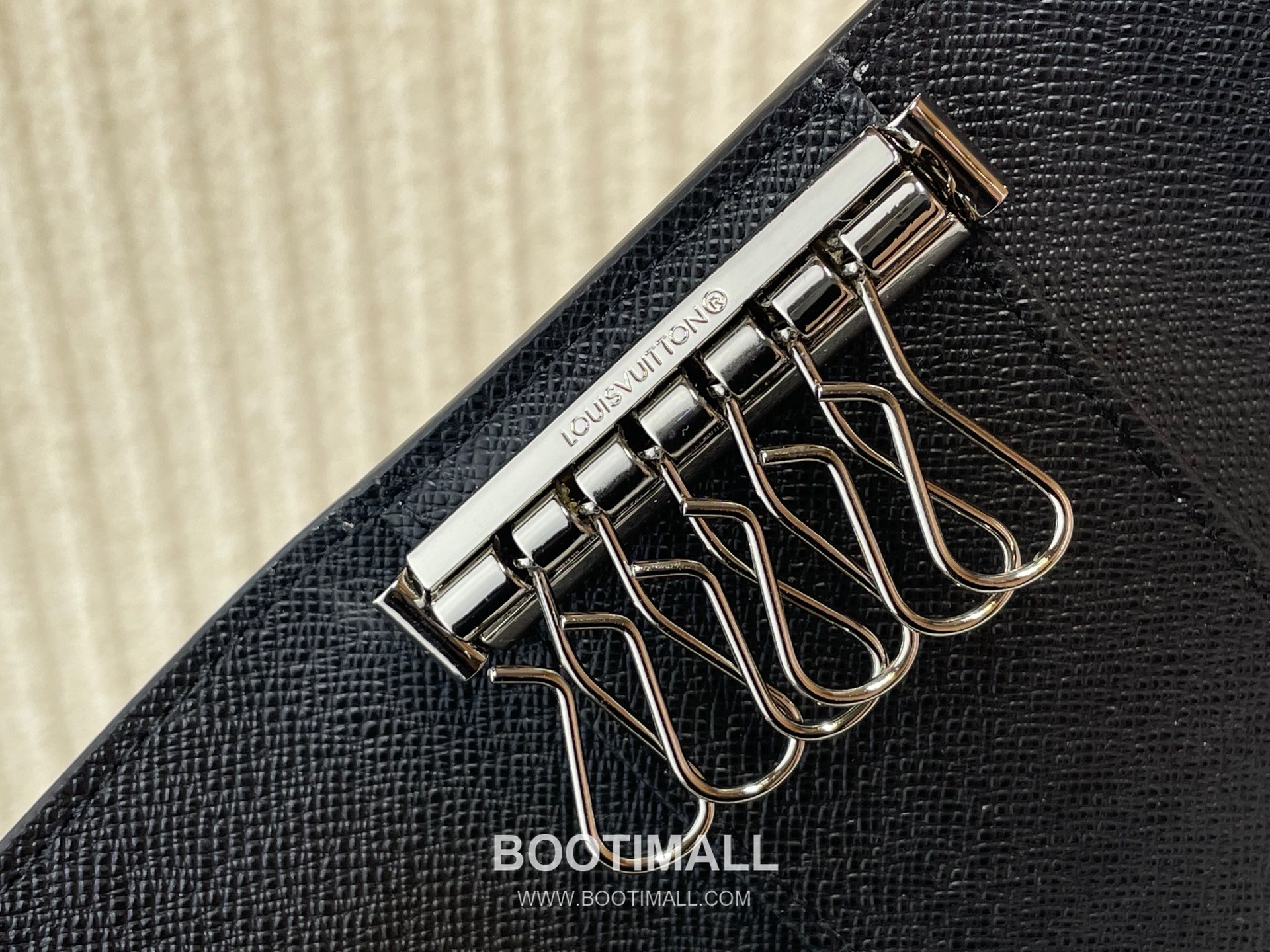 Louis Vuitton Multicle 6 Key Holder Monogram Multicolor Coated Canvas Leather Snap Button Key Case 루이비통 멀티클 6 모노그램 멀티컬러 코팅 캔버스 레더 스냅 키케이스 M14092 12cm 5